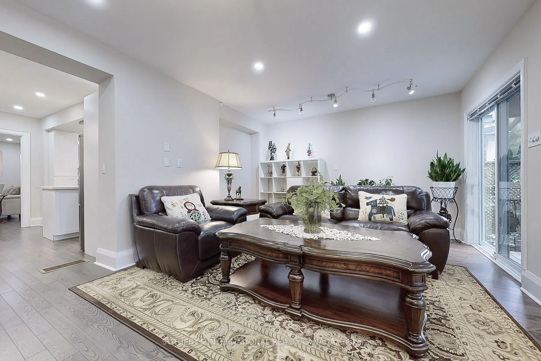 182 Duplex Avenue