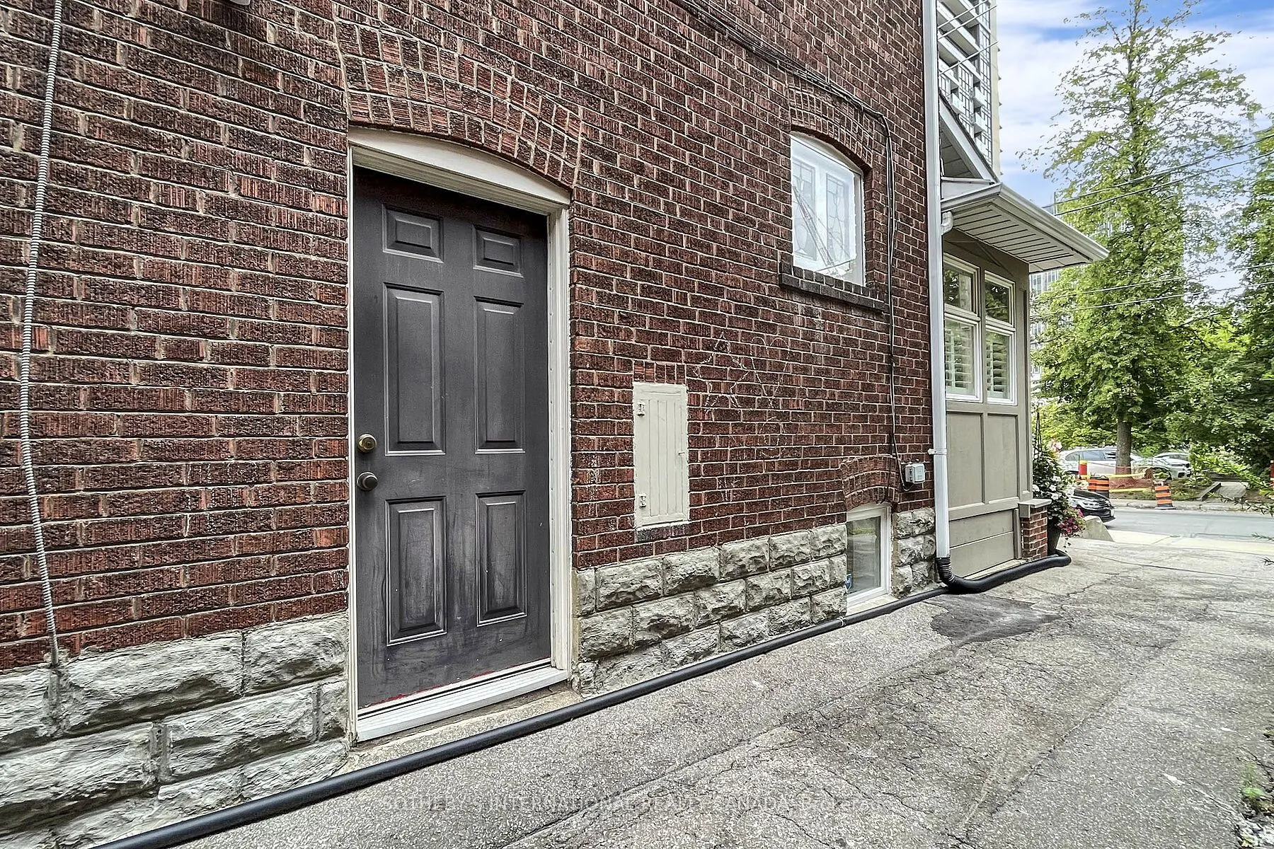 182 Duplex Avenue
