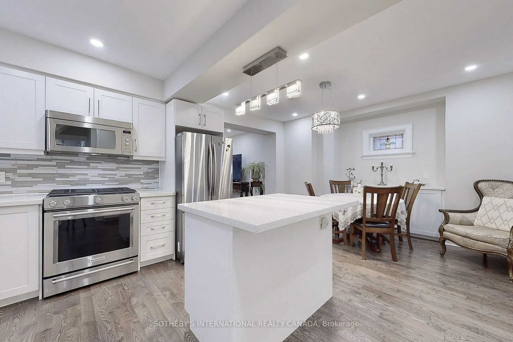 182 Duplex Avenue
