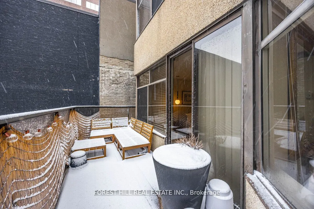 900 Yonge Street, #201
