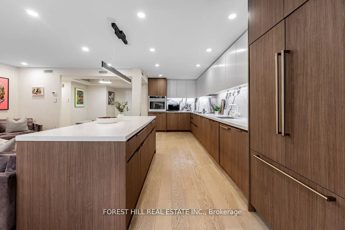 900 Yonge Street, #201