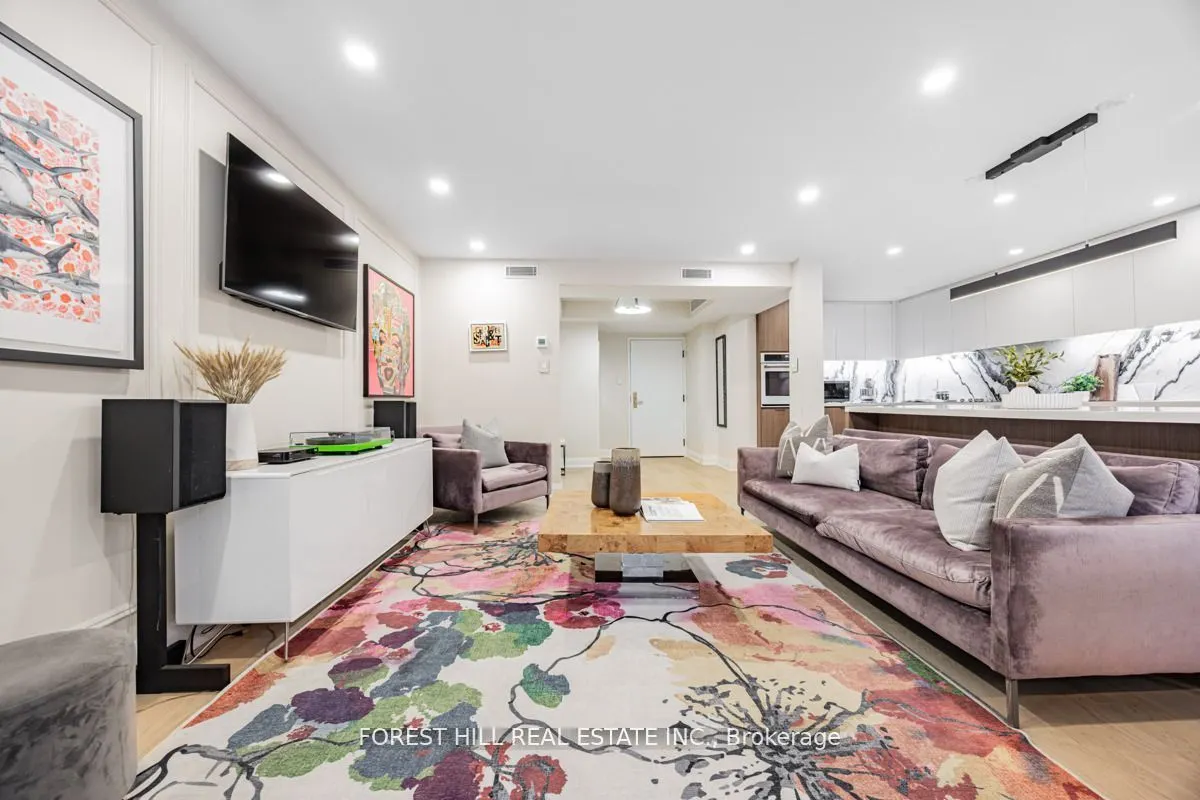 900 Yonge Street, #201