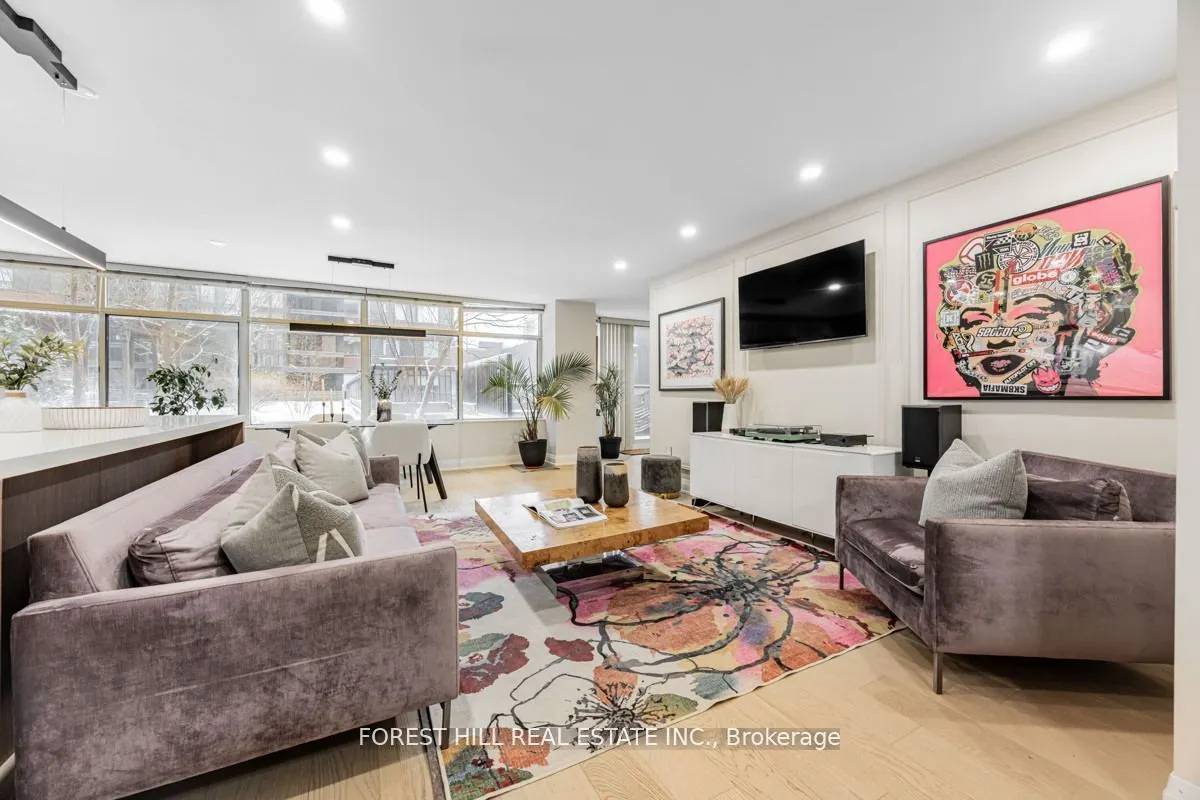 900 Yonge Street, #201