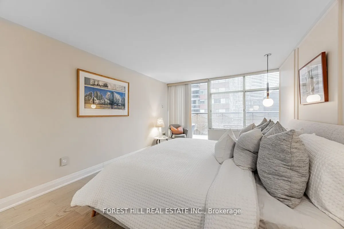 900 Yonge Street, #201