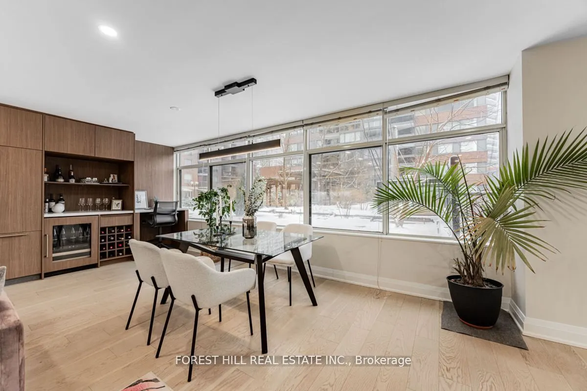 900 Yonge Street, #201