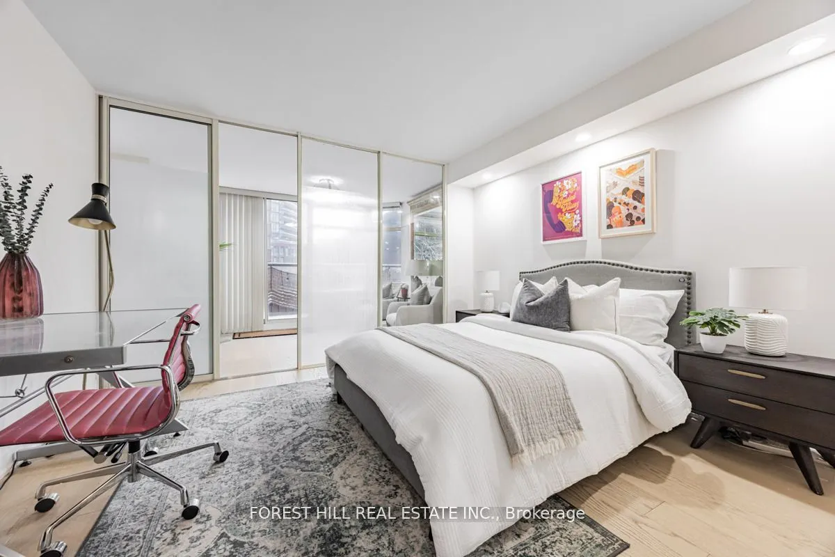 900 Yonge Street, #201