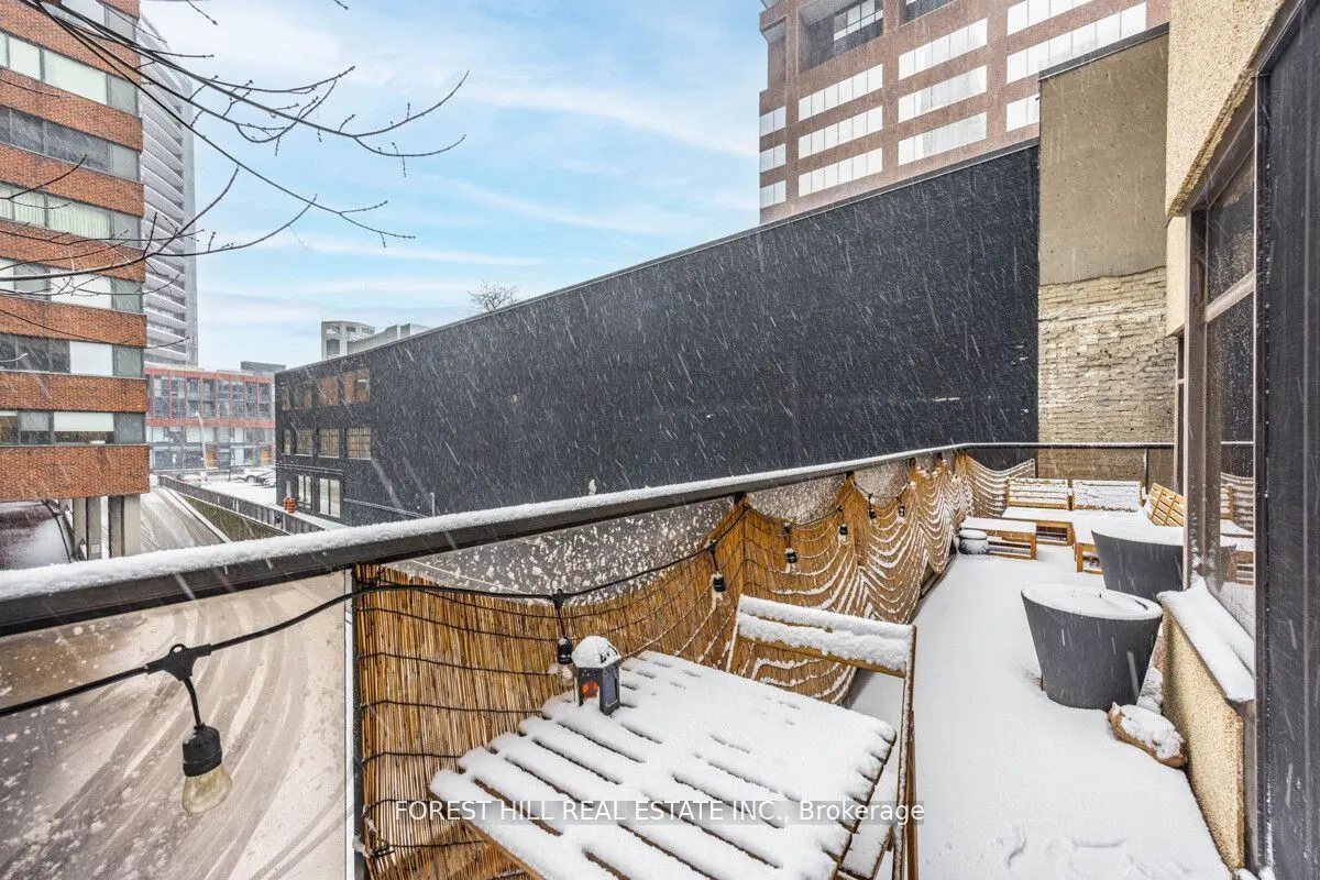 900 Yonge Street, #201