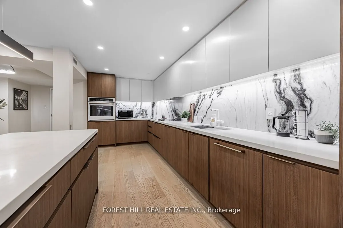 900 Yonge Street, #201
