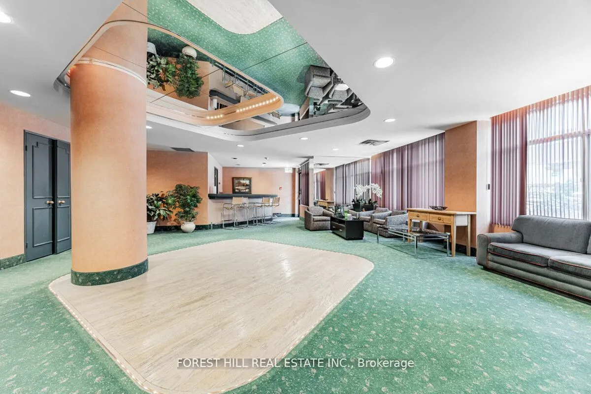 900 Yonge Street, #201