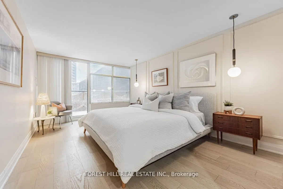 900 Yonge Street, #201