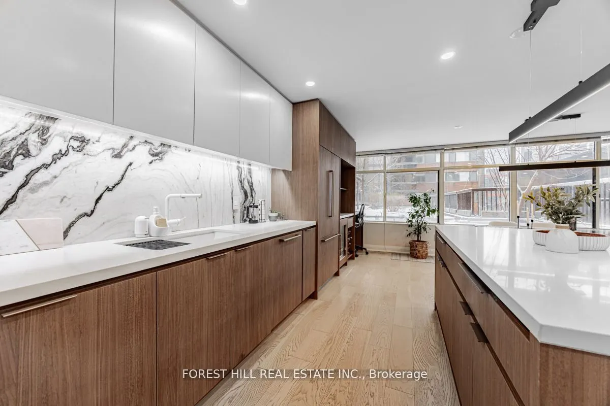 900 Yonge Street, #201