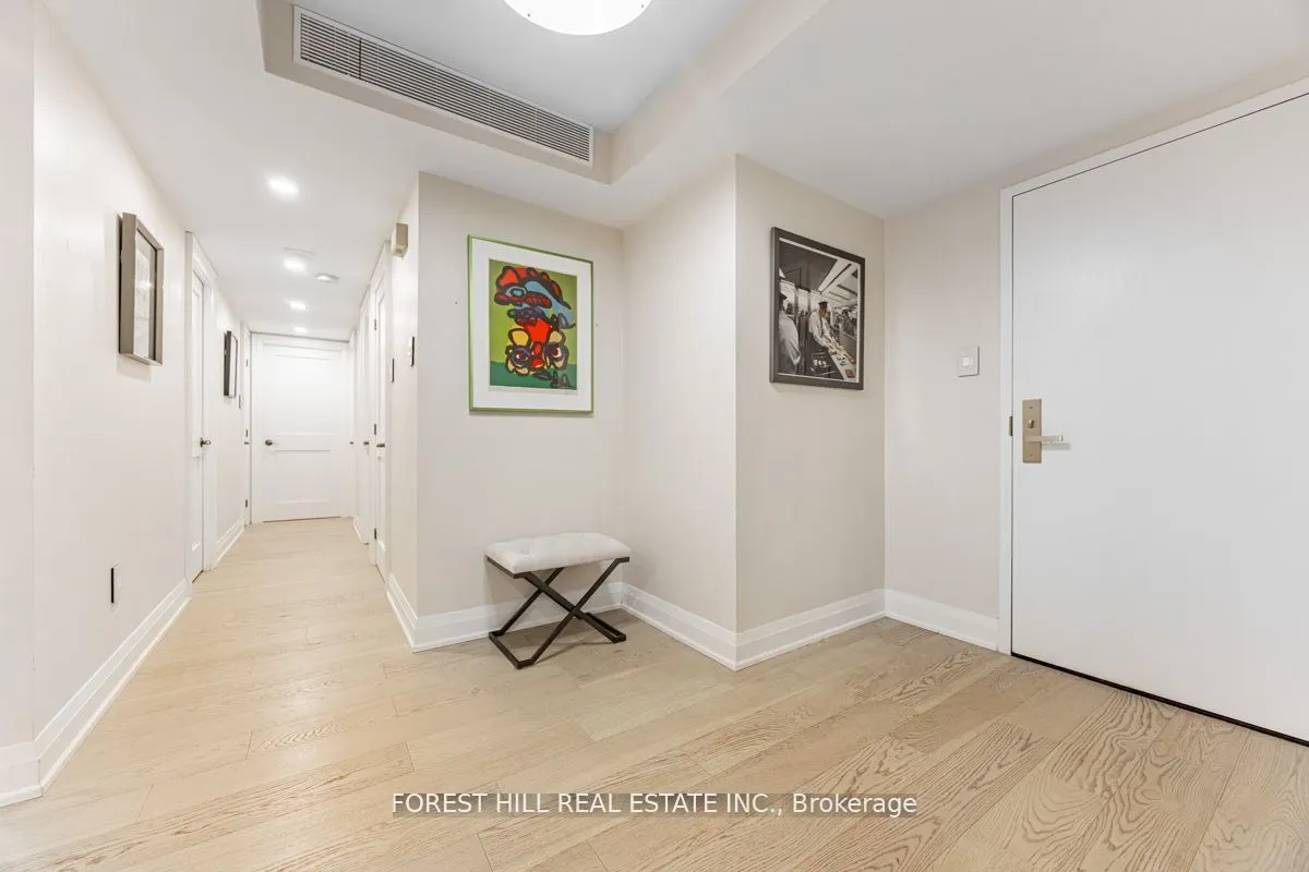 900 Yonge Street, #201