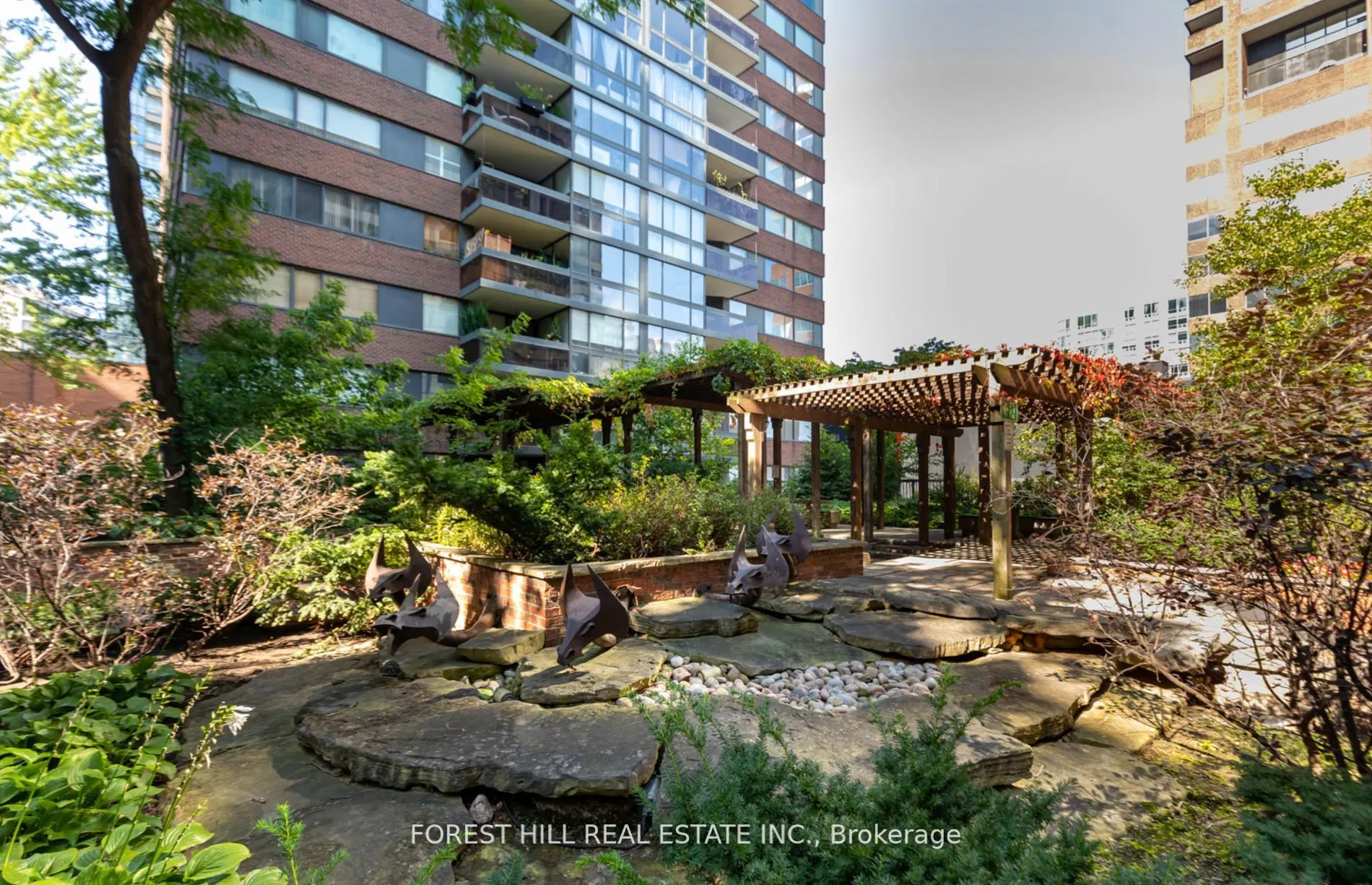 900 Yonge Street, #201