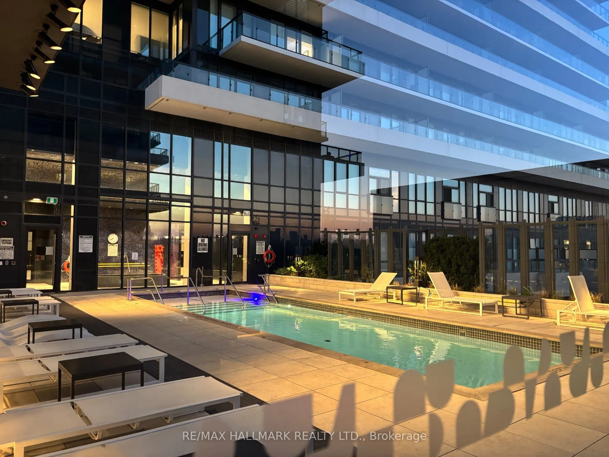 20 Inn on the Park Drive, #343