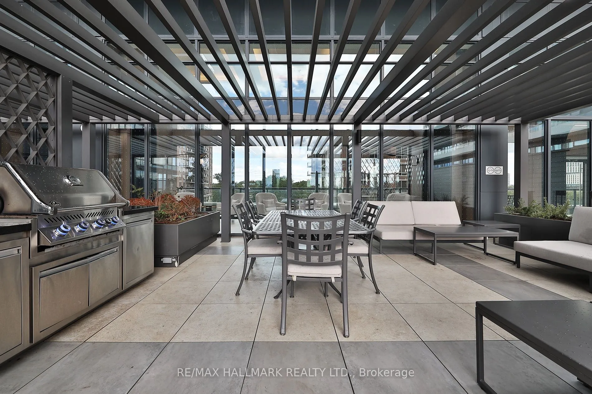 20 Inn on the Park Drive, #343