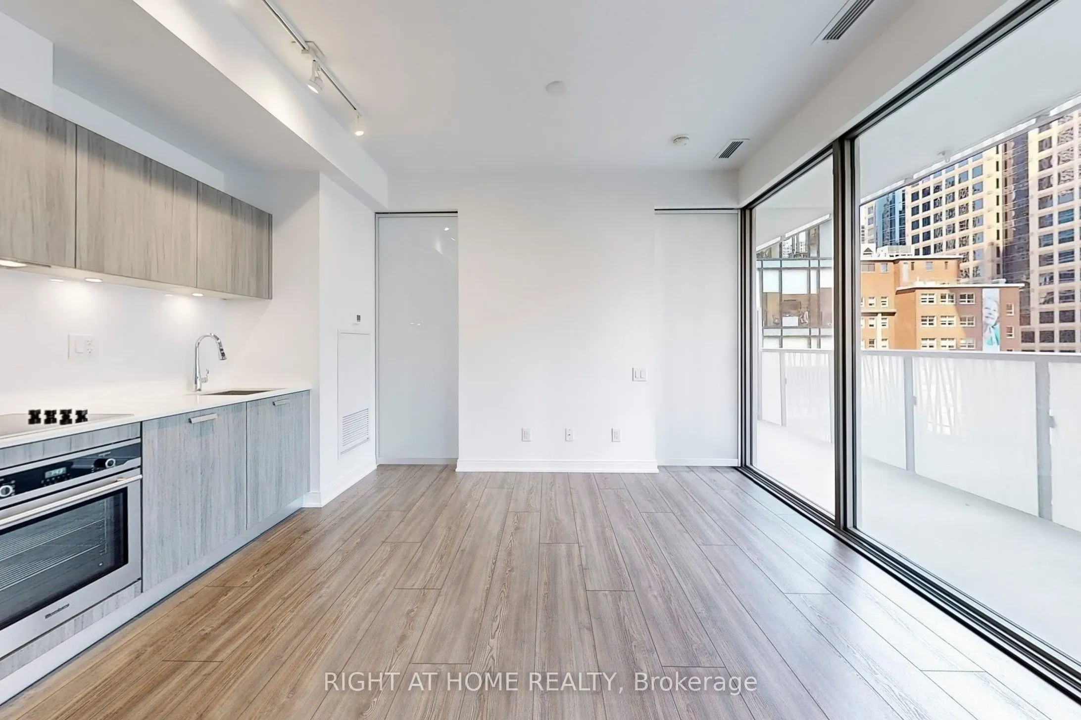 50 Charles Street E, #401