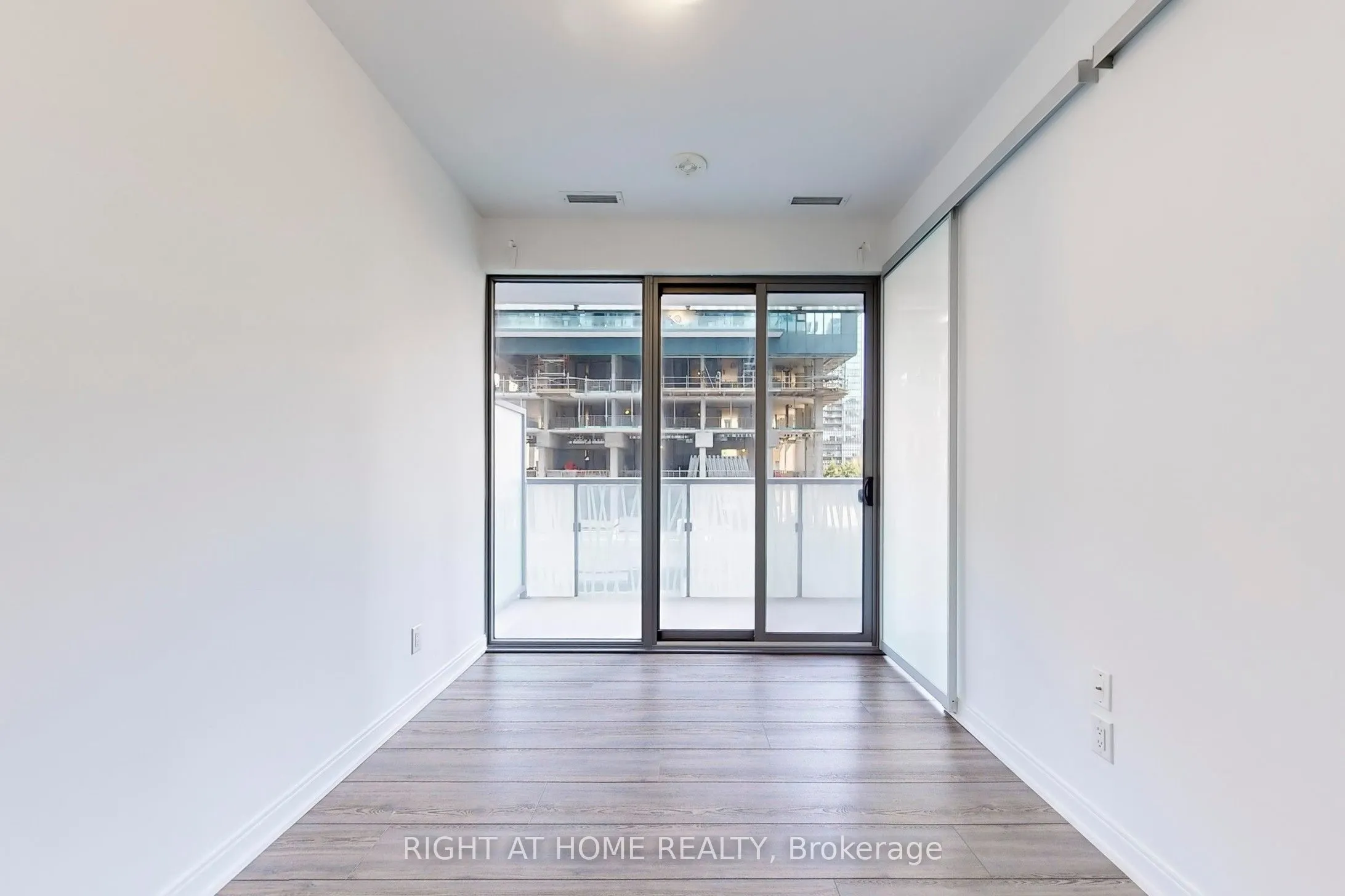 50 Charles Street E, #401