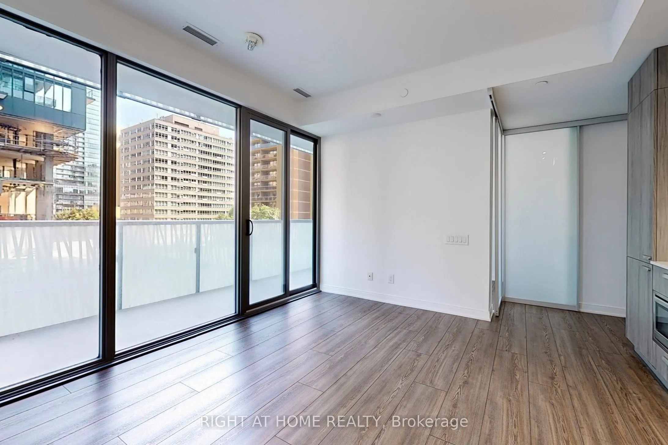 50 Charles Street E, #401