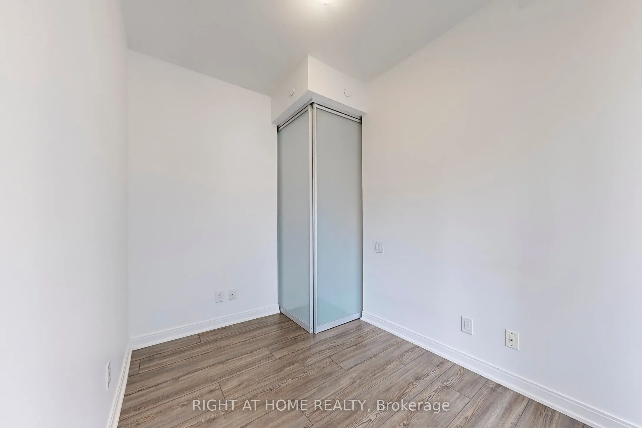 50 Charles Street E, #401