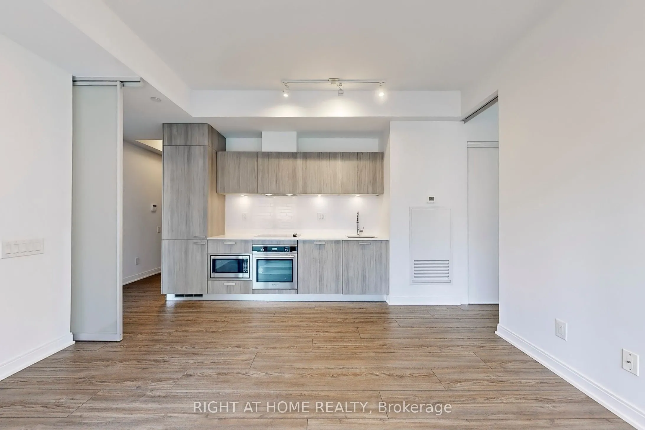 50 Charles Street E, #401