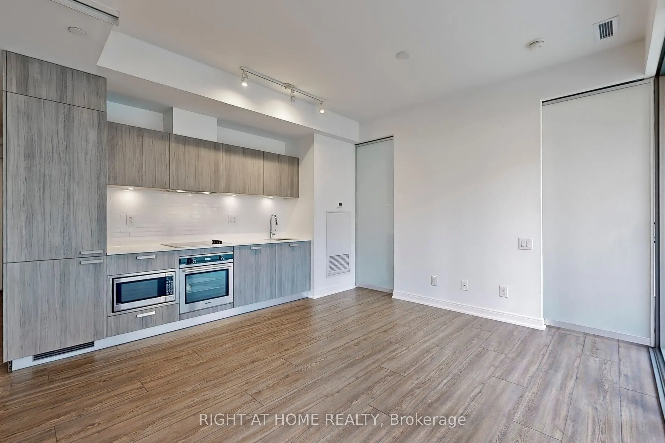 50 Charles Street E, #401
