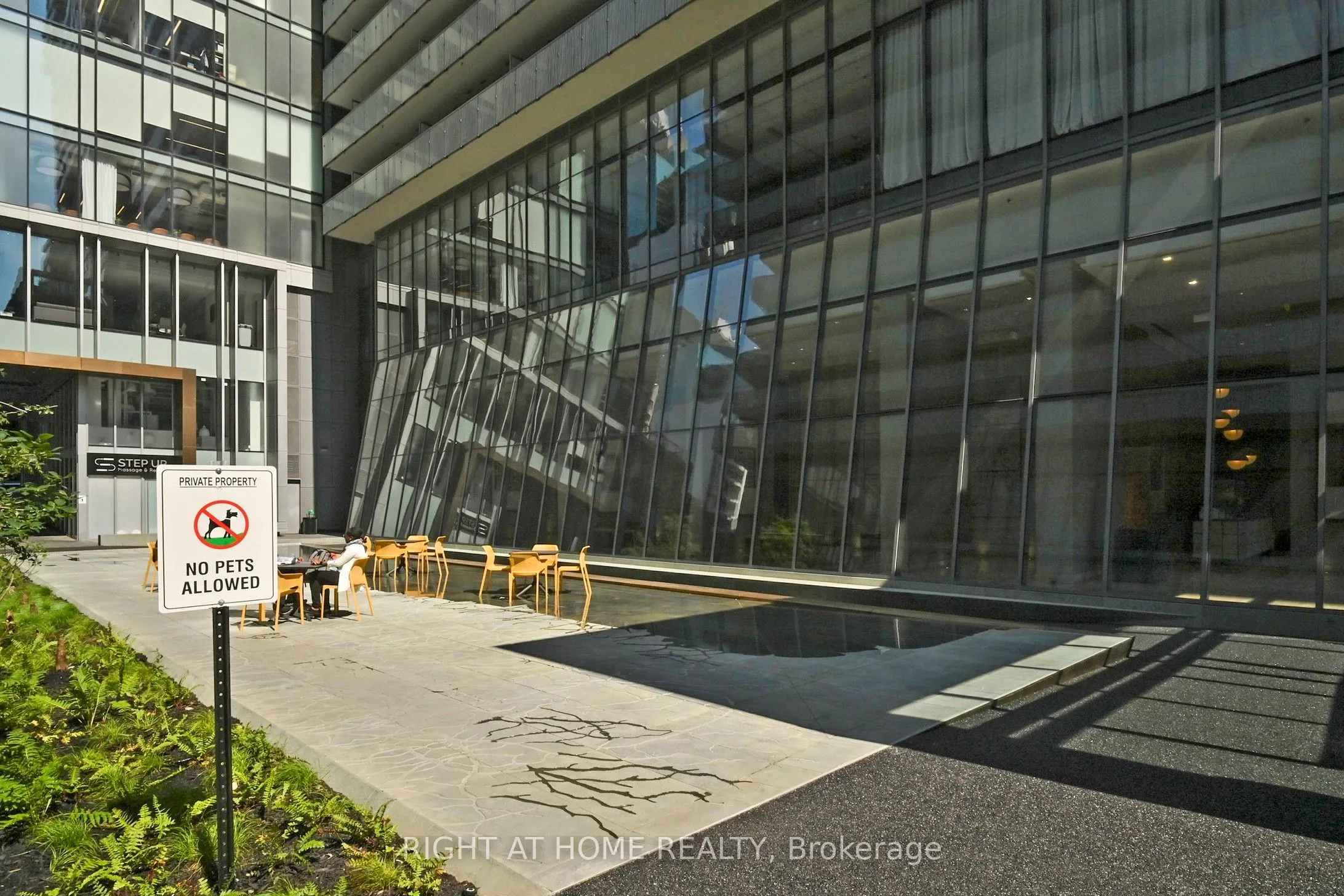 50 Charles Street E, #401