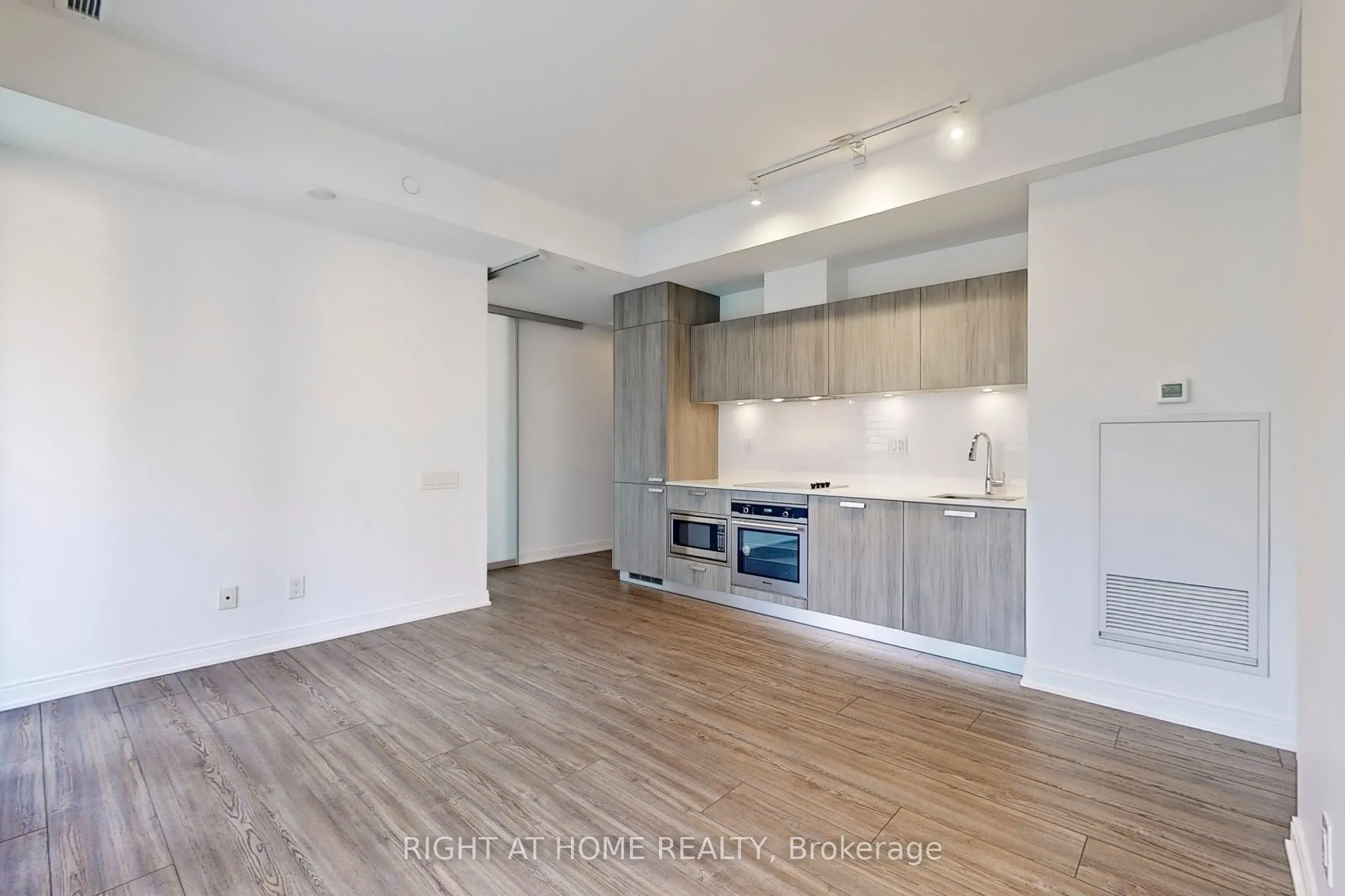 50 Charles Street E, #401