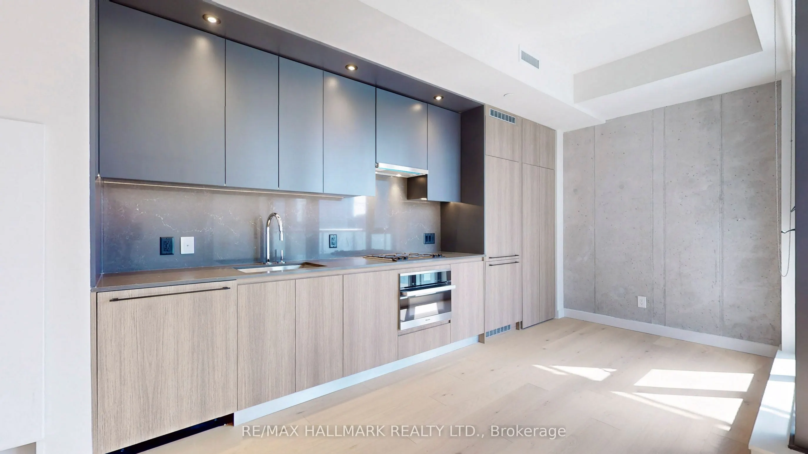 81 Wellesley Street E, #1704
