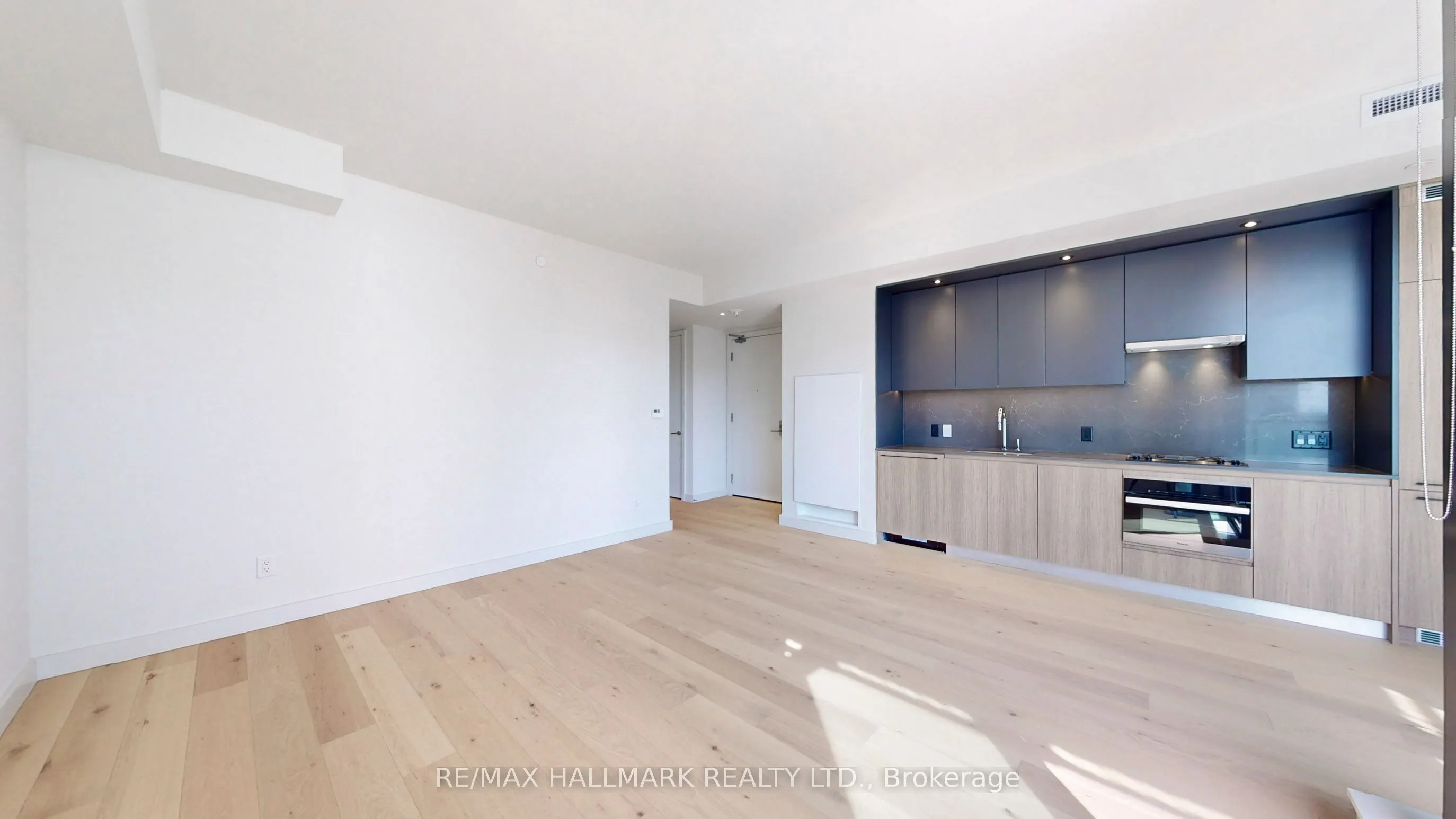 81 Wellesley Street E, #1704
