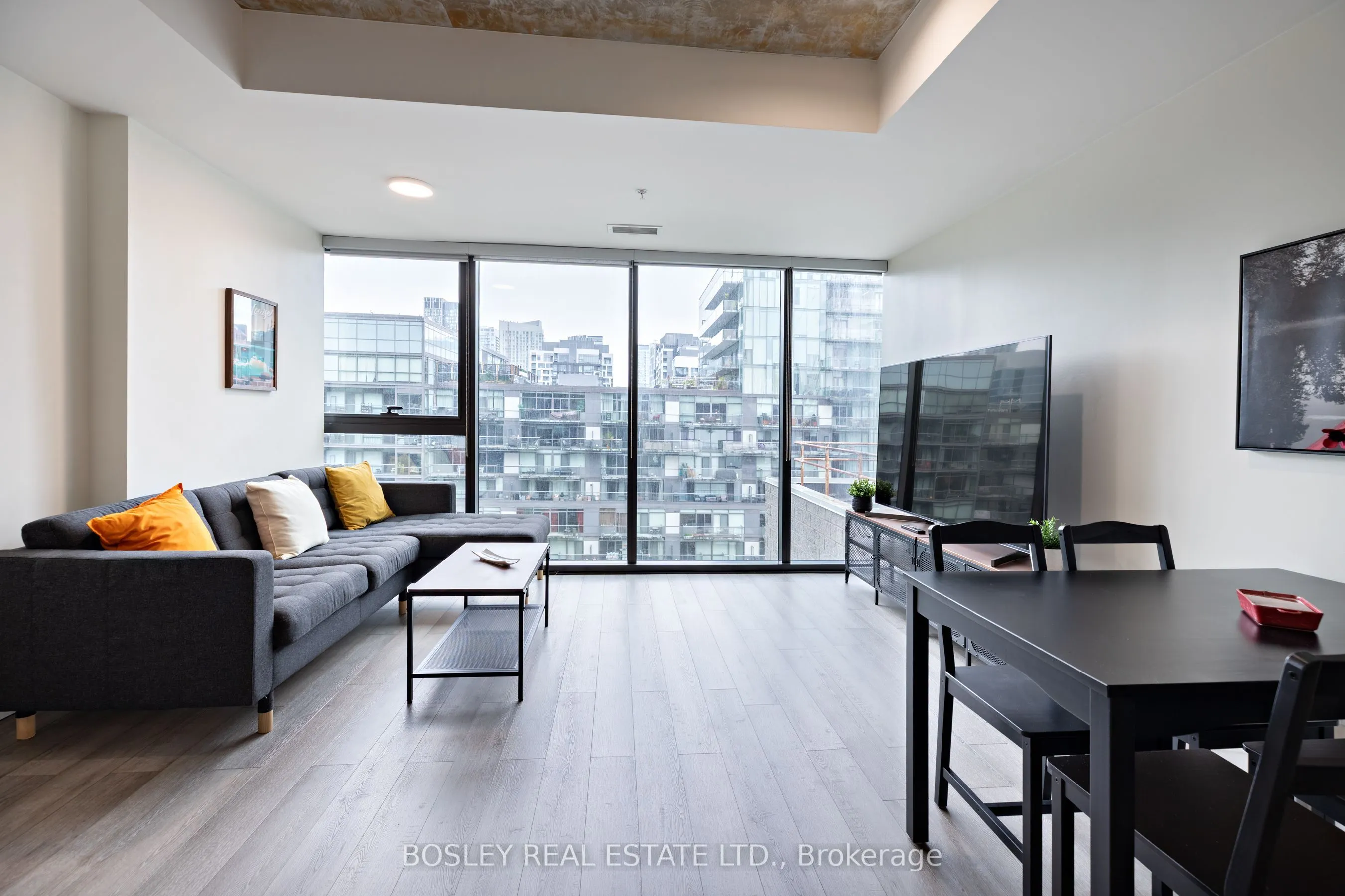 629 King Street W, #816