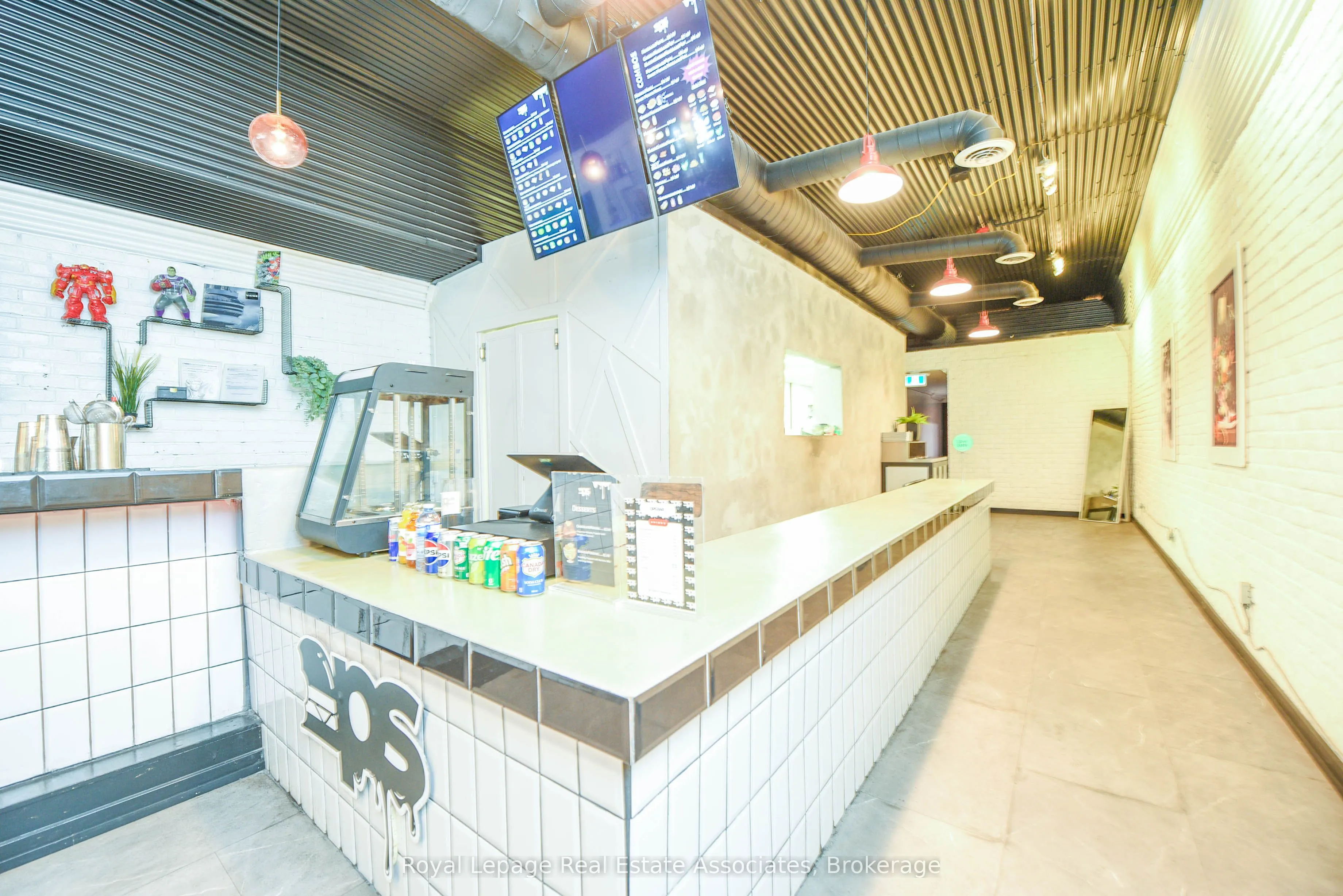 566 Queen Street W