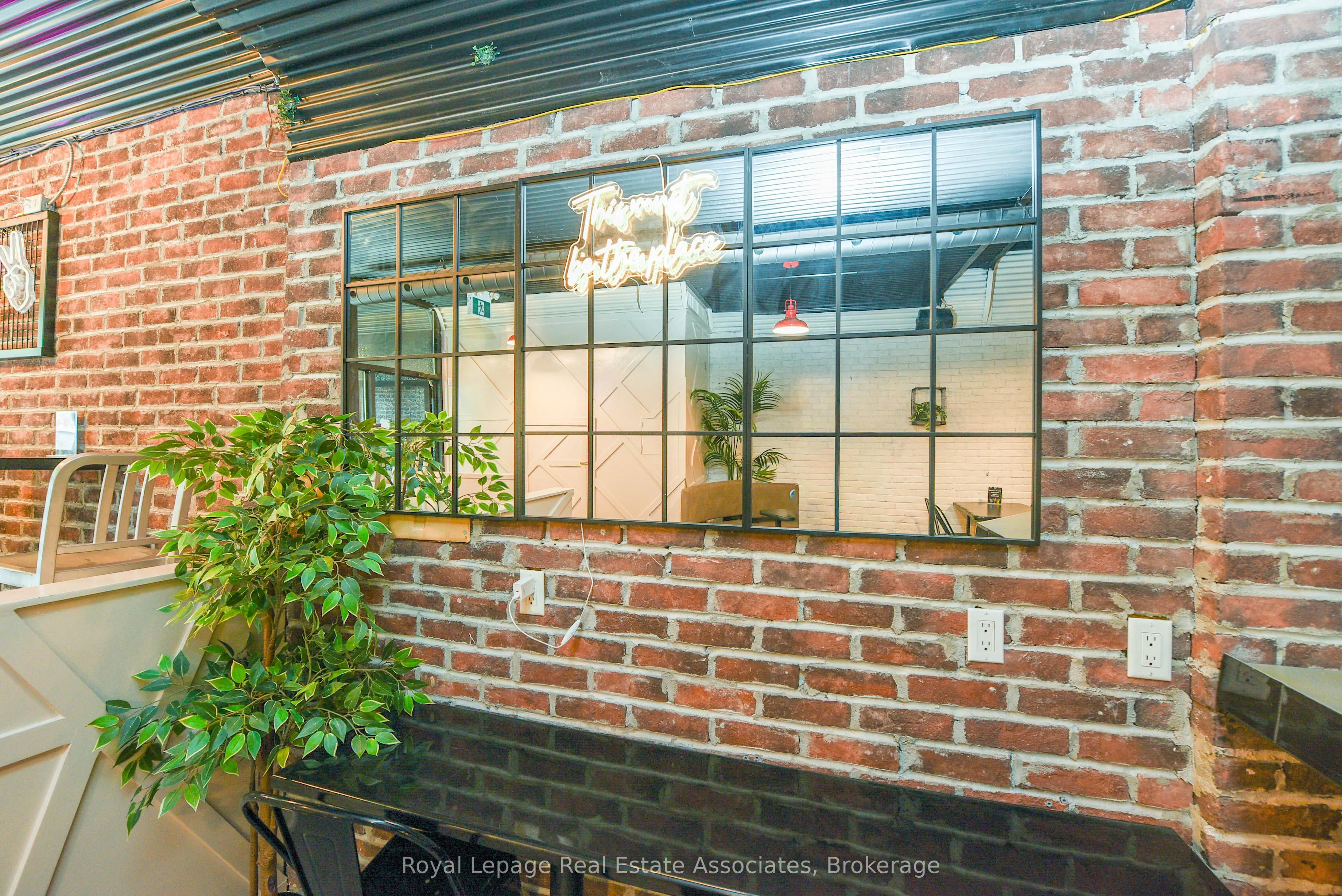 566 Queen Street W