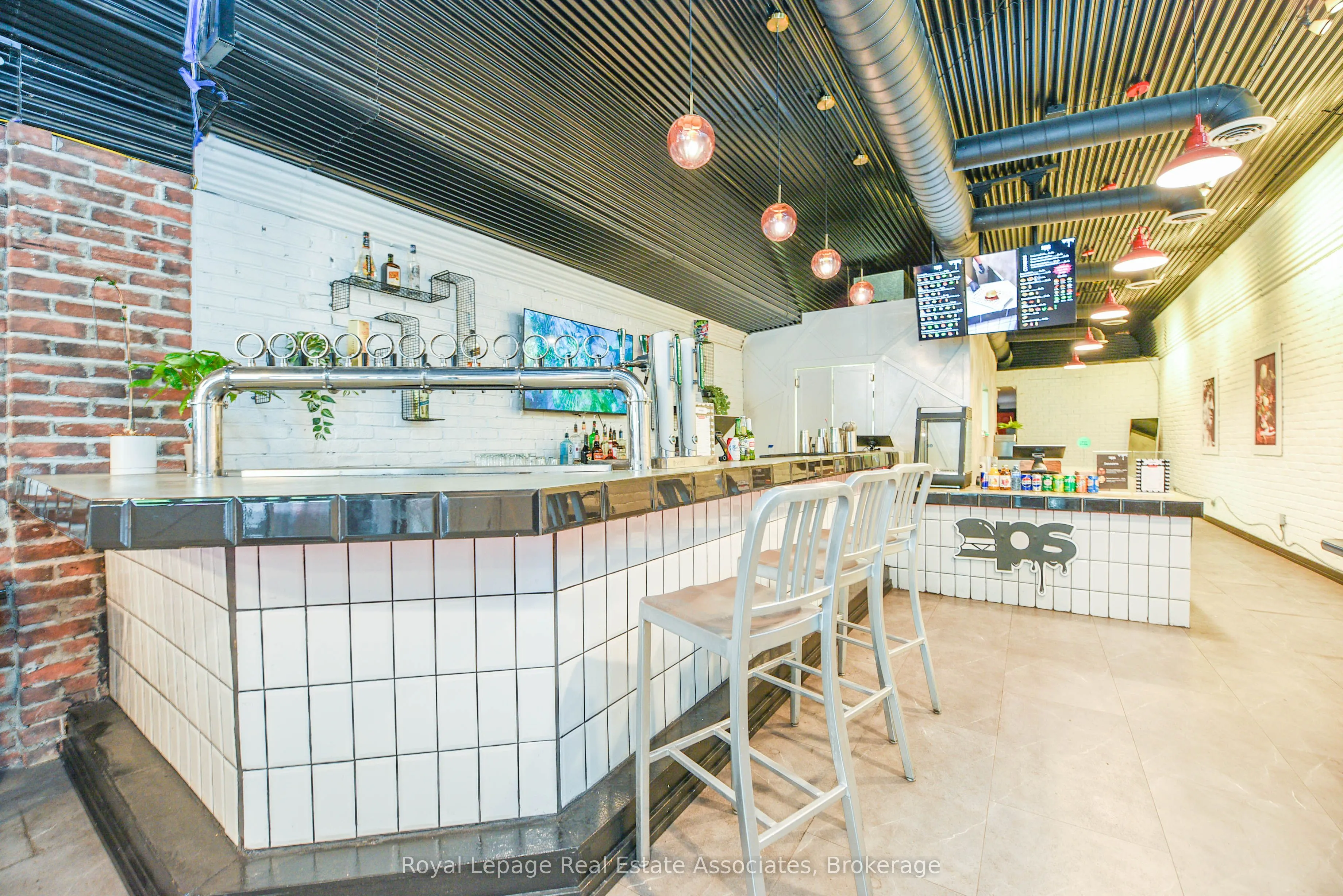 566 Queen Street W