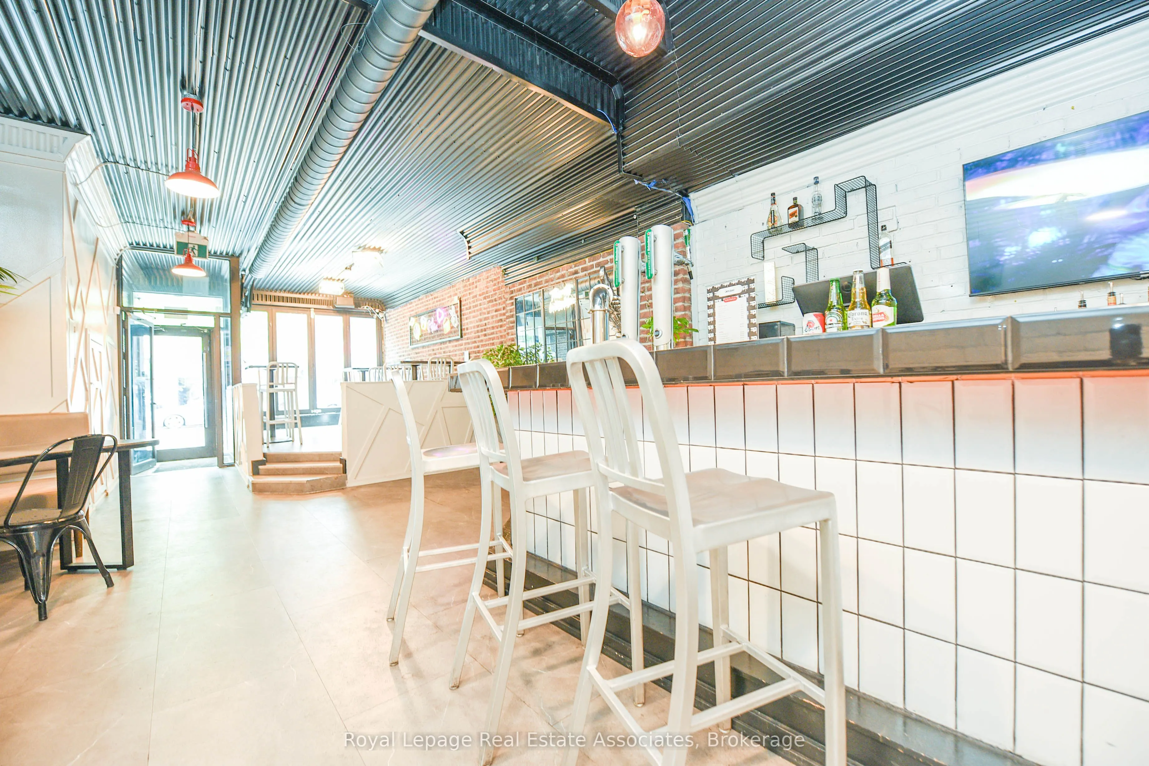 566 Queen Street W