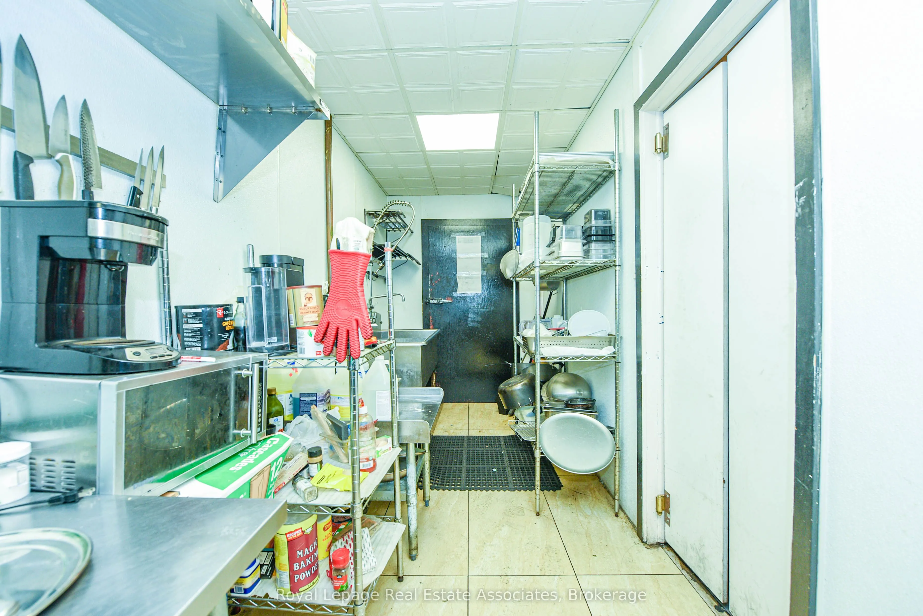566 Queen Street W