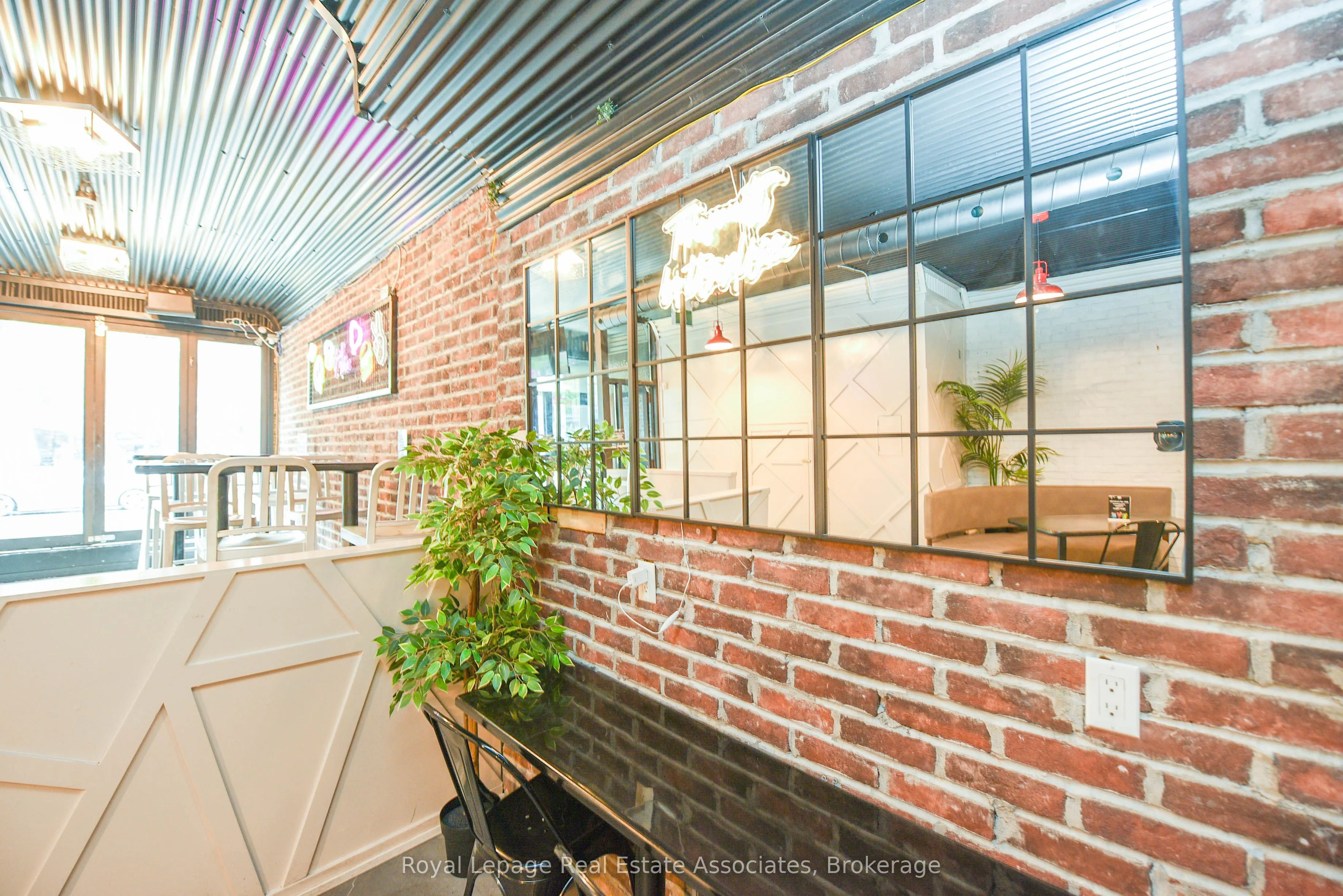 566 Queen Street W