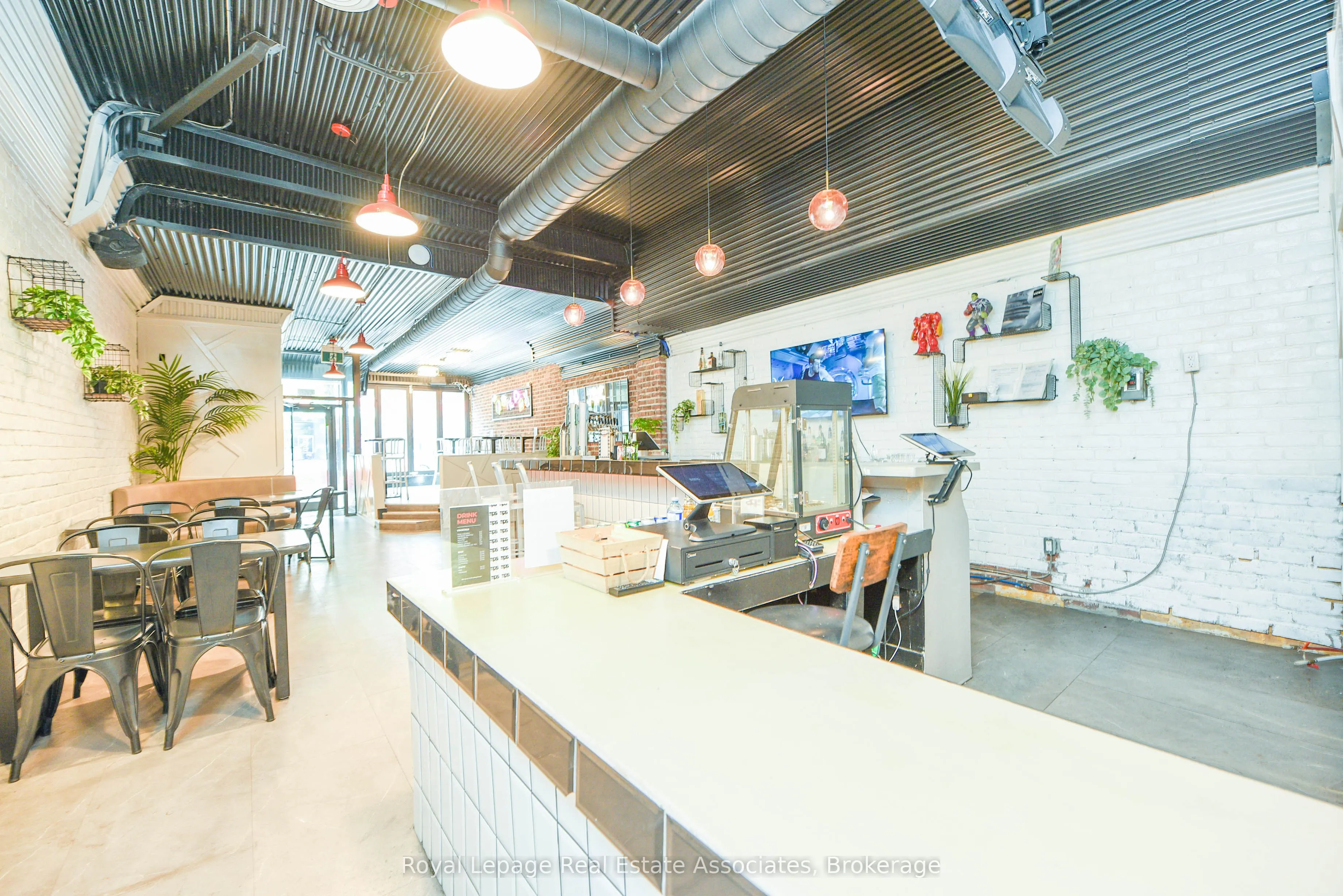 566 Queen Street W