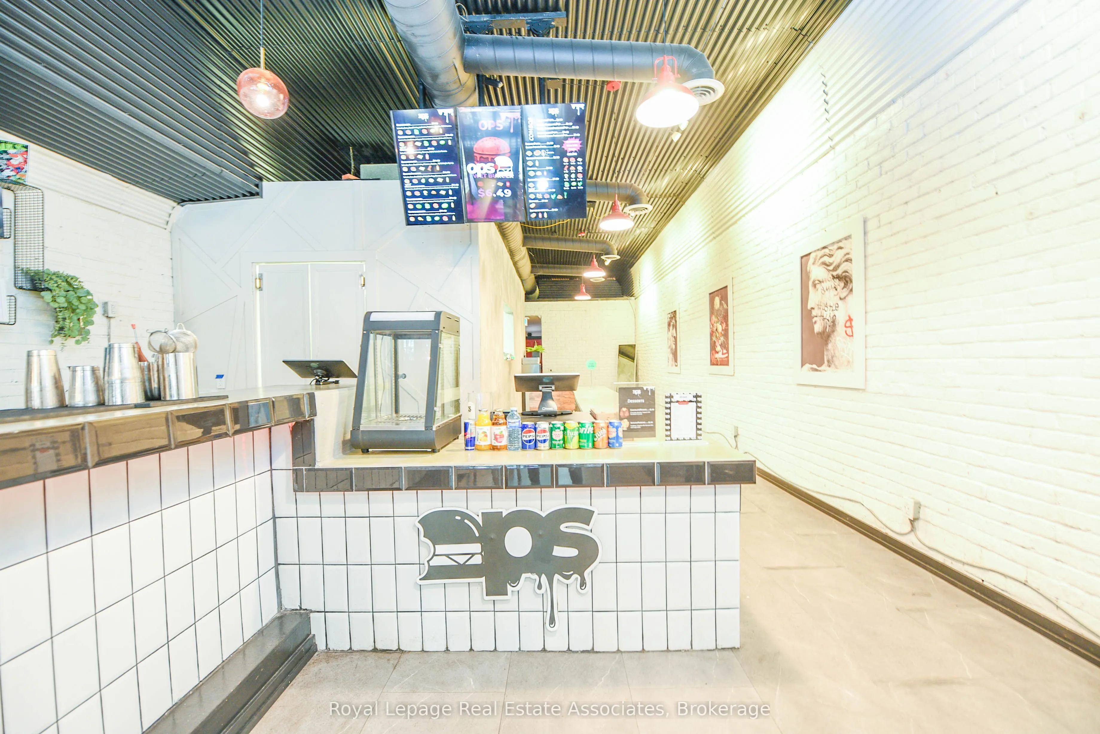 566 Queen Street W