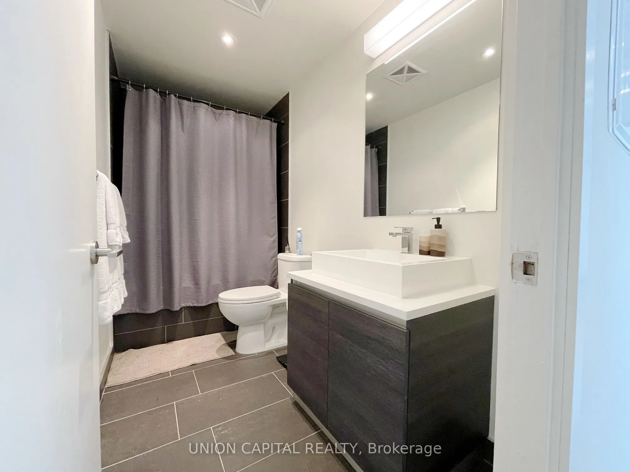 111 Bathurst Street, #1414