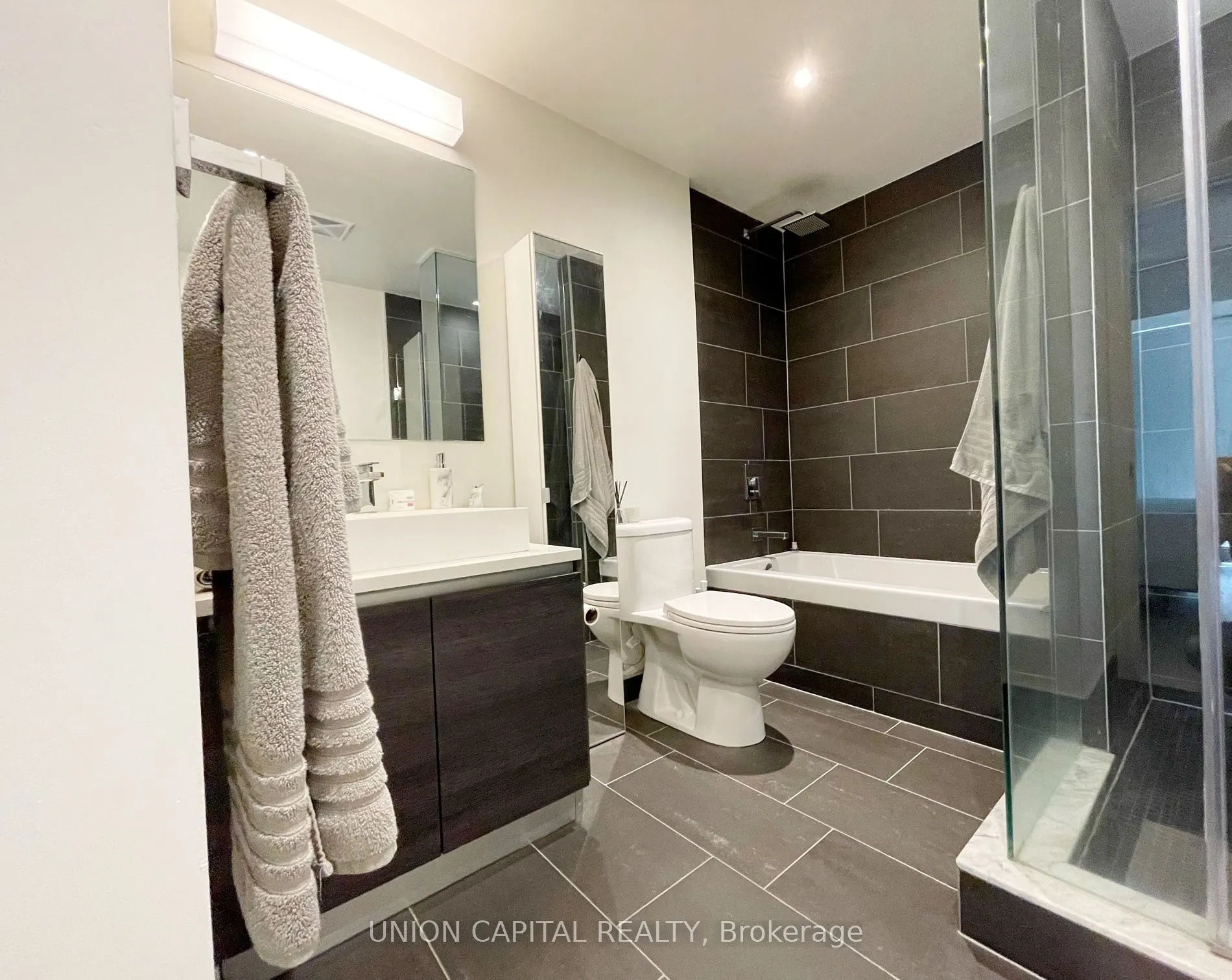 111 Bathurst Street, #1414
