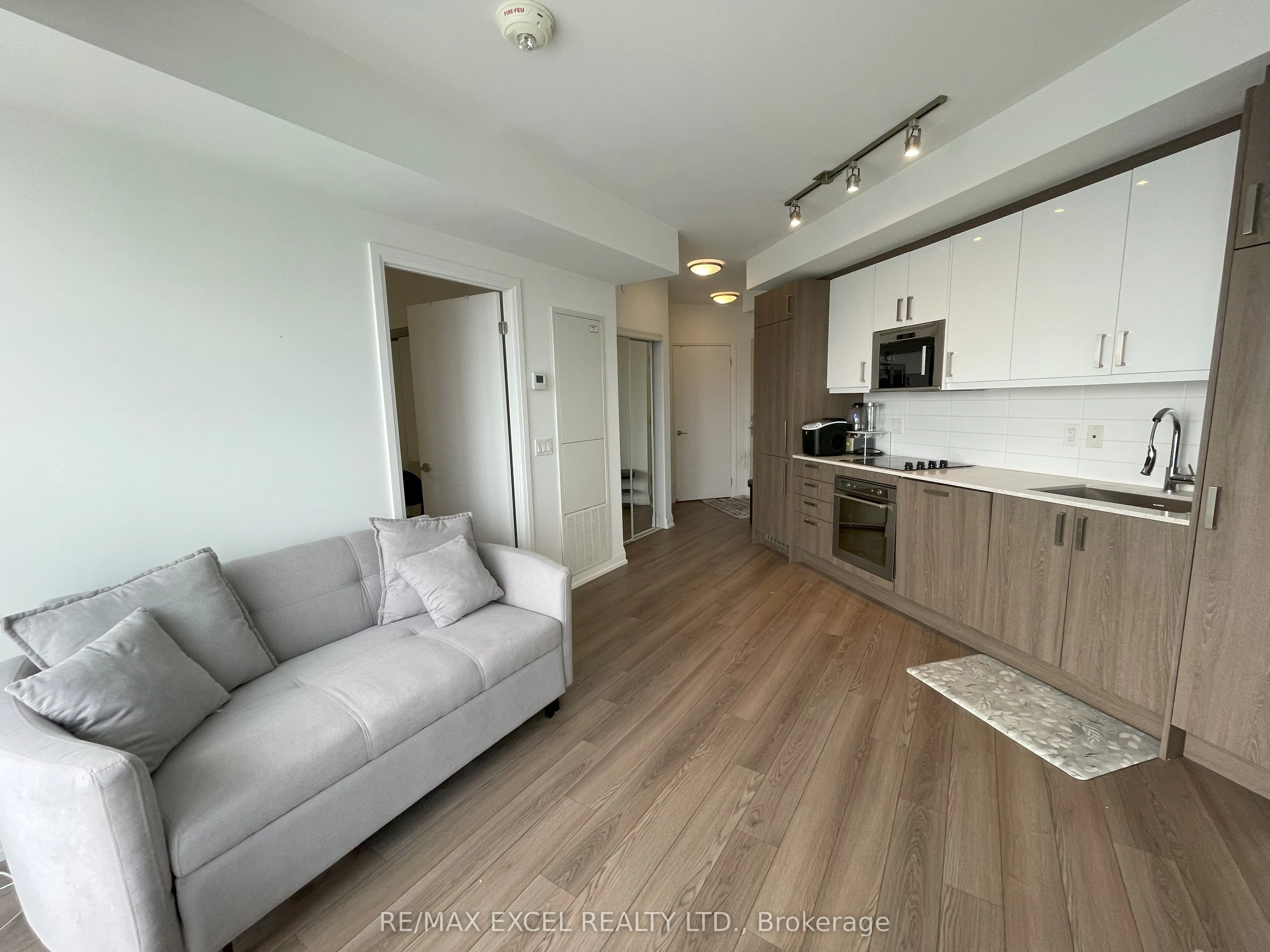 77 Mutual Street, #3502