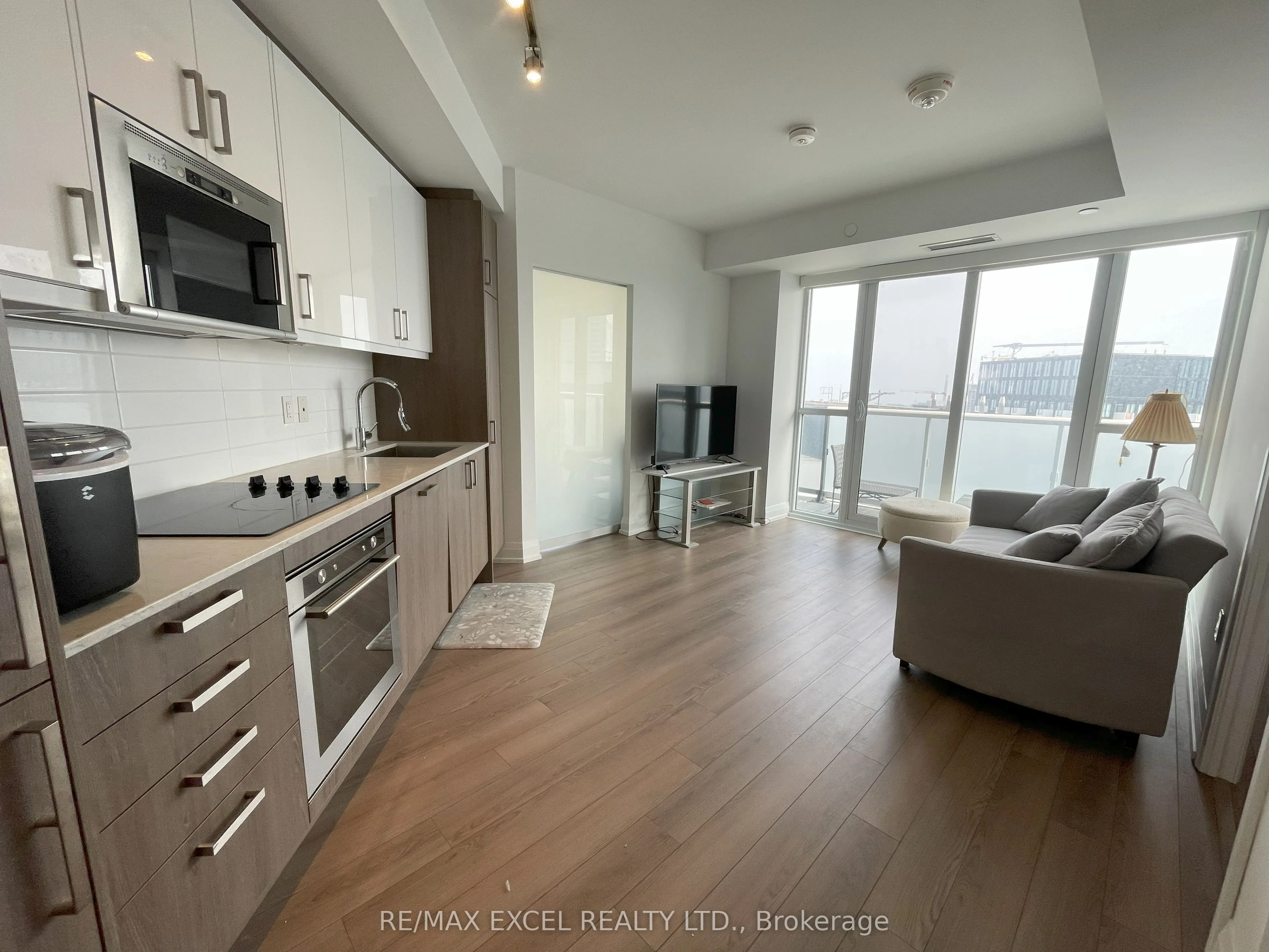 77 Mutual Street, #3502