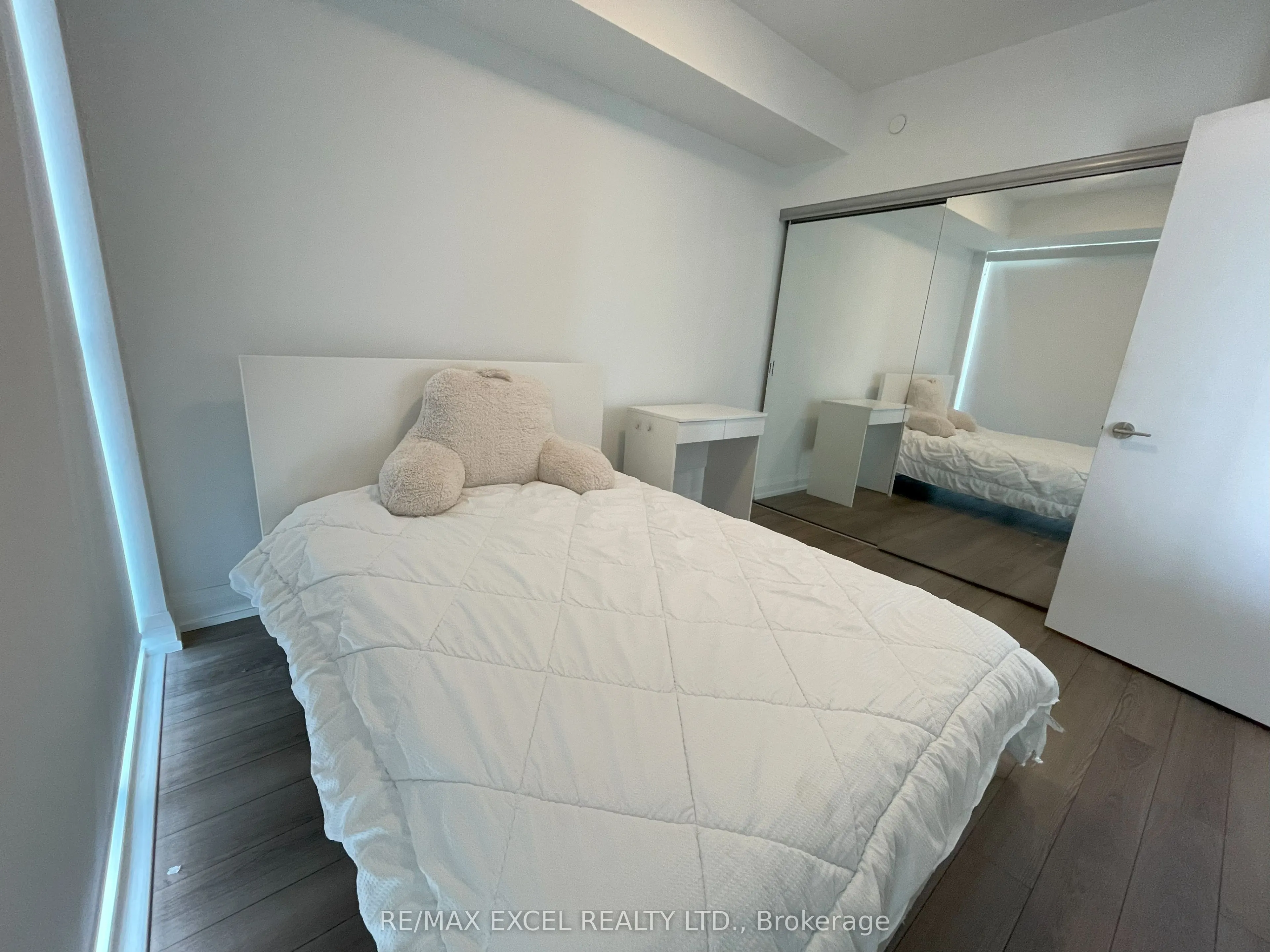 77 Mutual Street, #3502