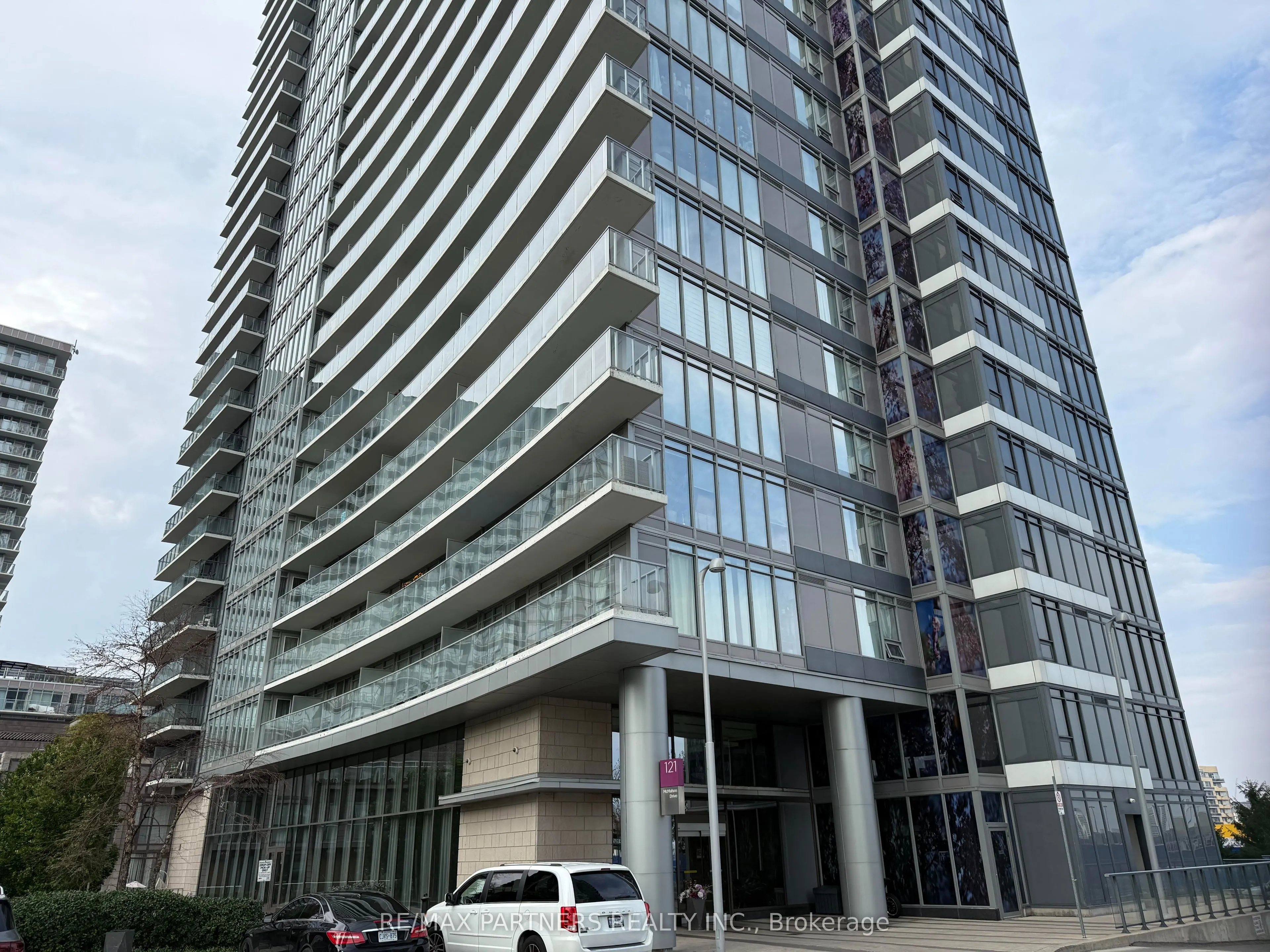 121 Mcmahon Drive, #716