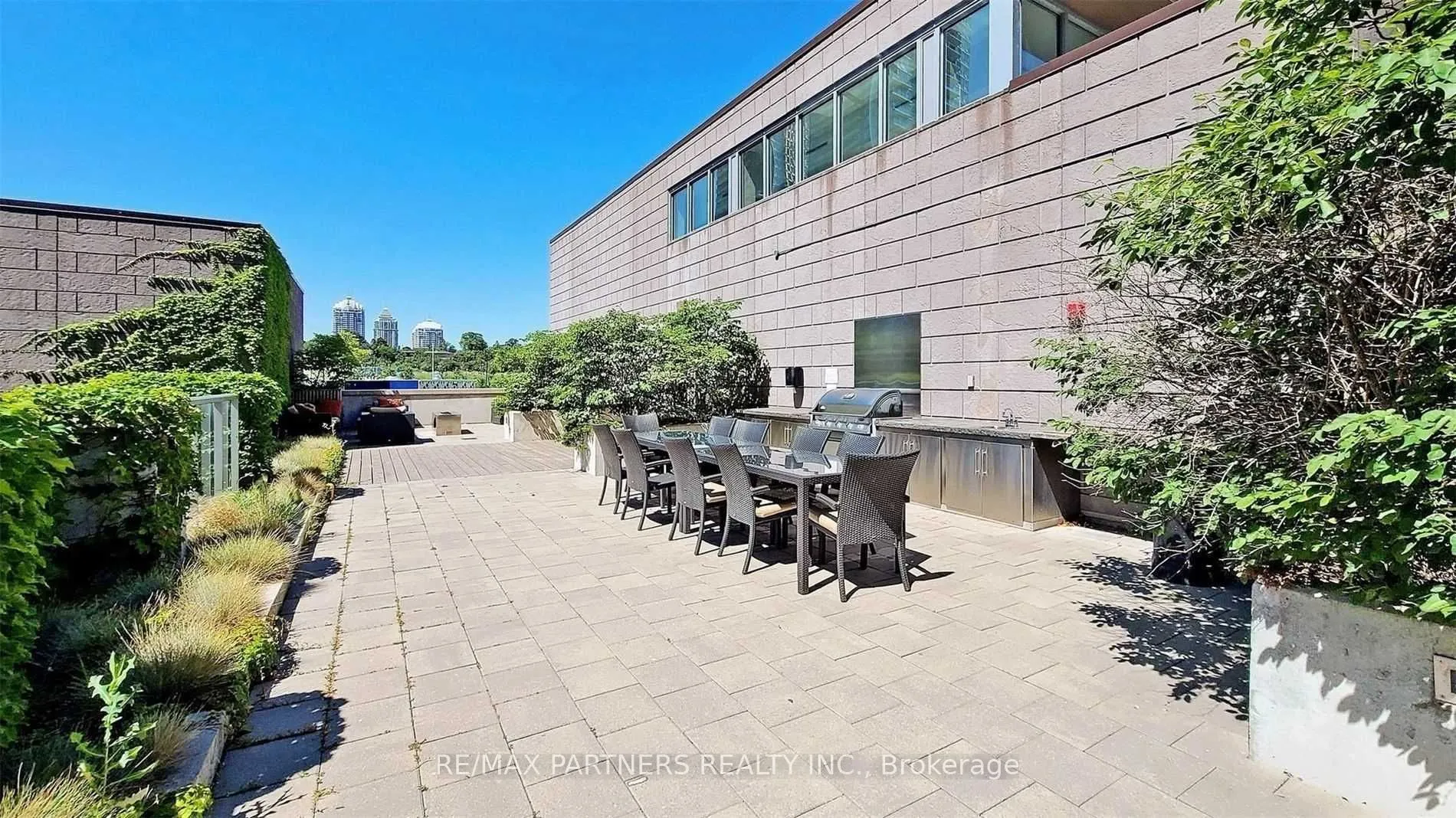 121 Mcmahon Drive, #716