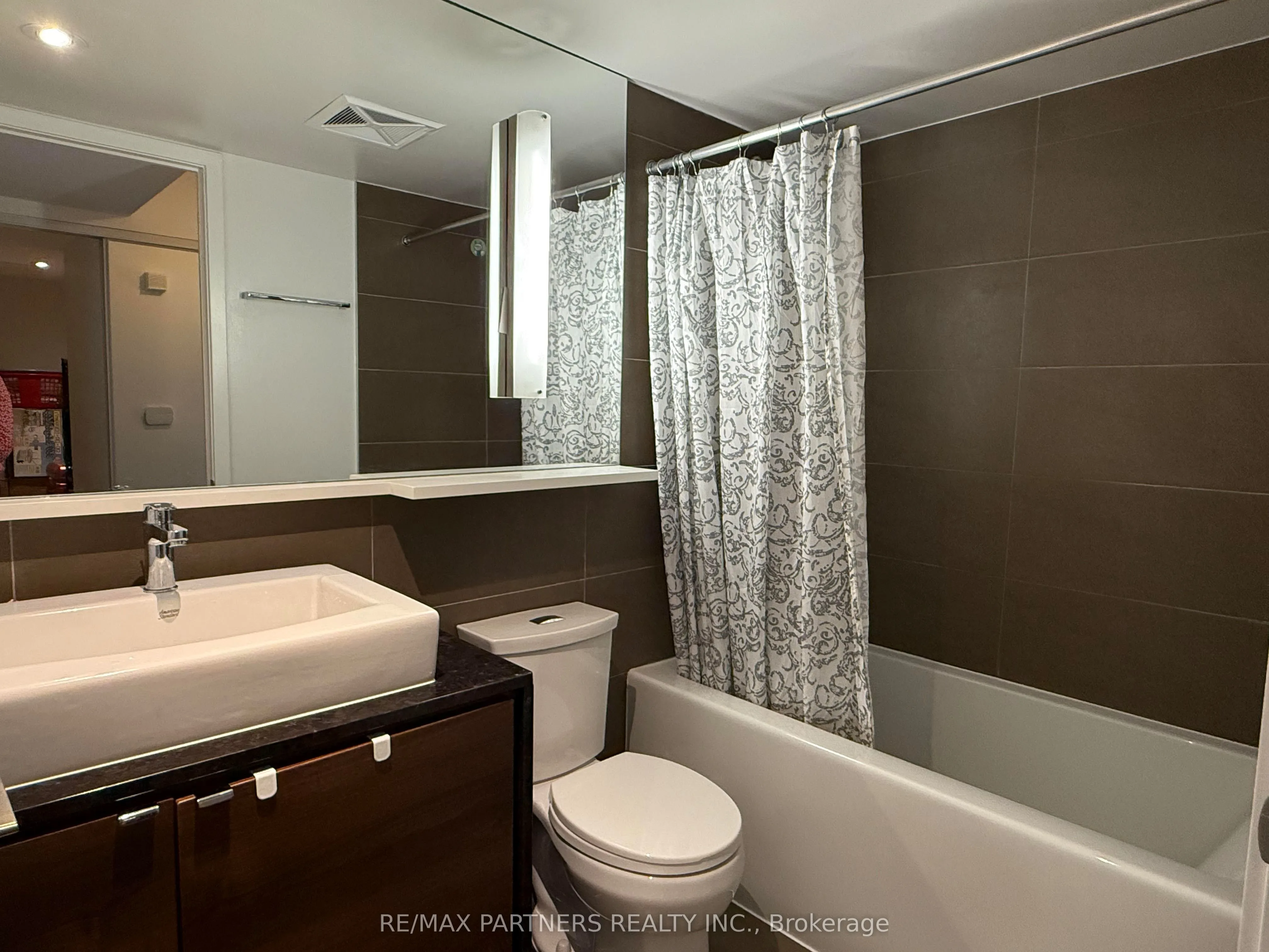 121 Mcmahon Drive, #716