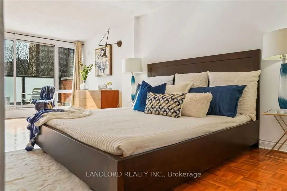 280 Sherbourne Street, #14
