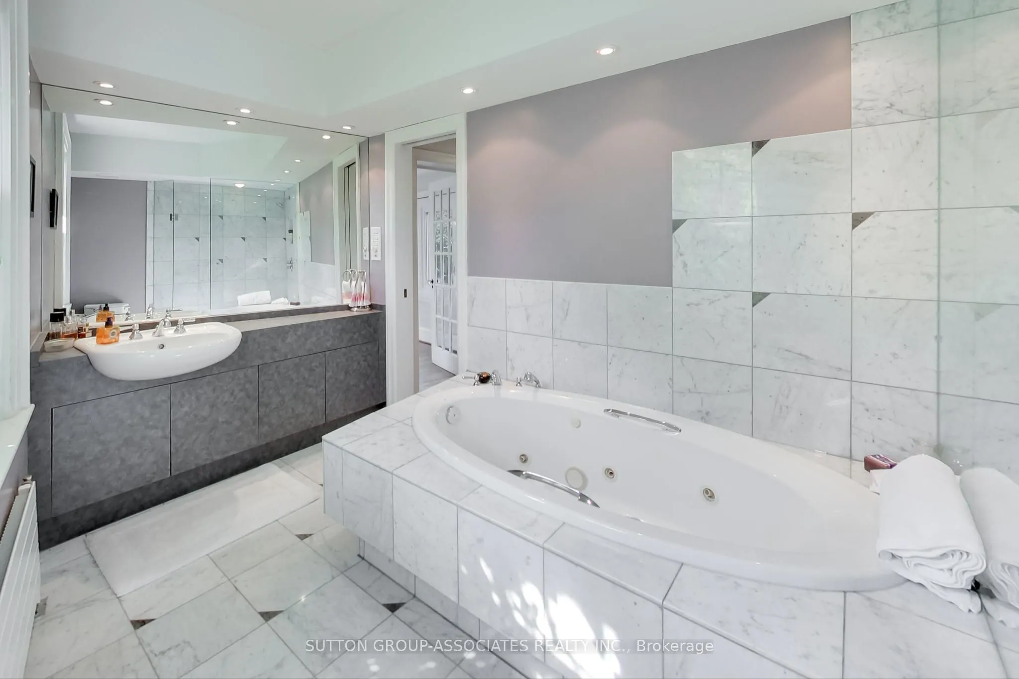14 Bracondale Hill Road