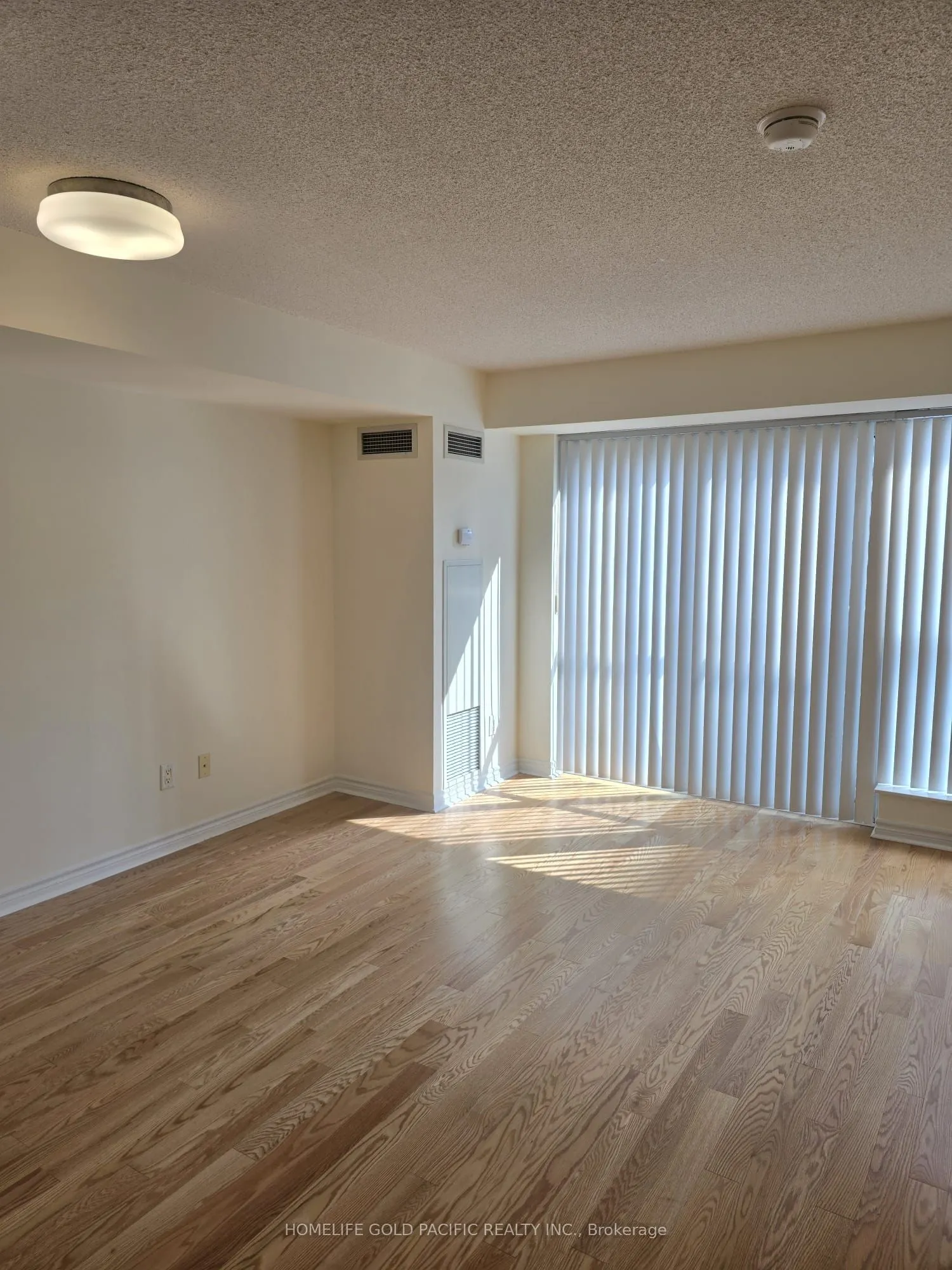 250 Wellington Street W, #734