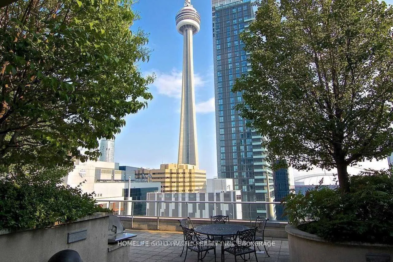 250 Wellington Street W, #734